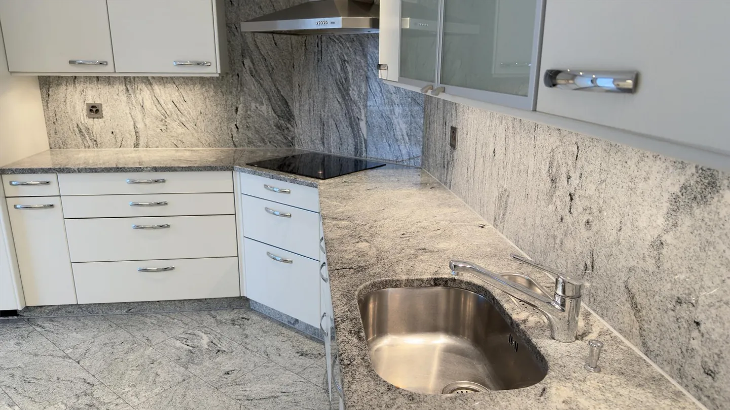 Appartamento spazioso in posizione centrale - Foto 13 di 26