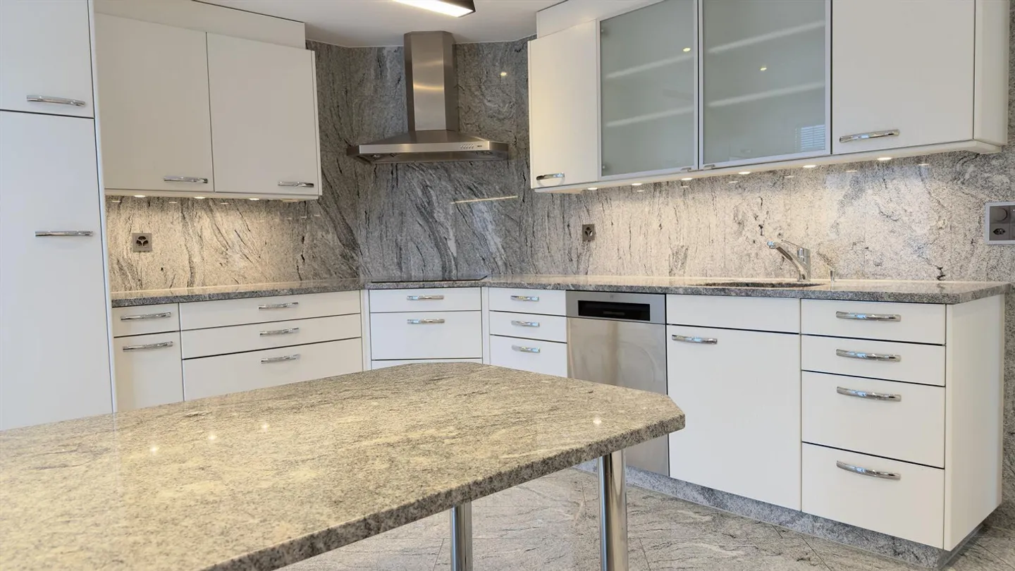 Appartamento spazioso in posizione centrale - Foto 14 di 26