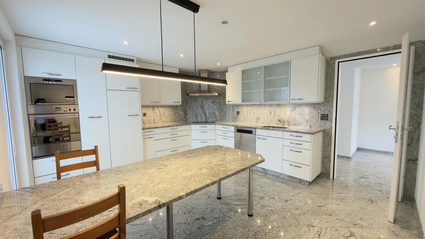 Appartamento spazioso in posizione centrale - Foto 16 di 26