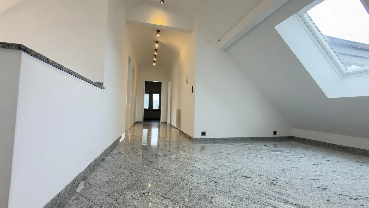 Appartamento spazioso in posizione centrale - Foto 7 di 26