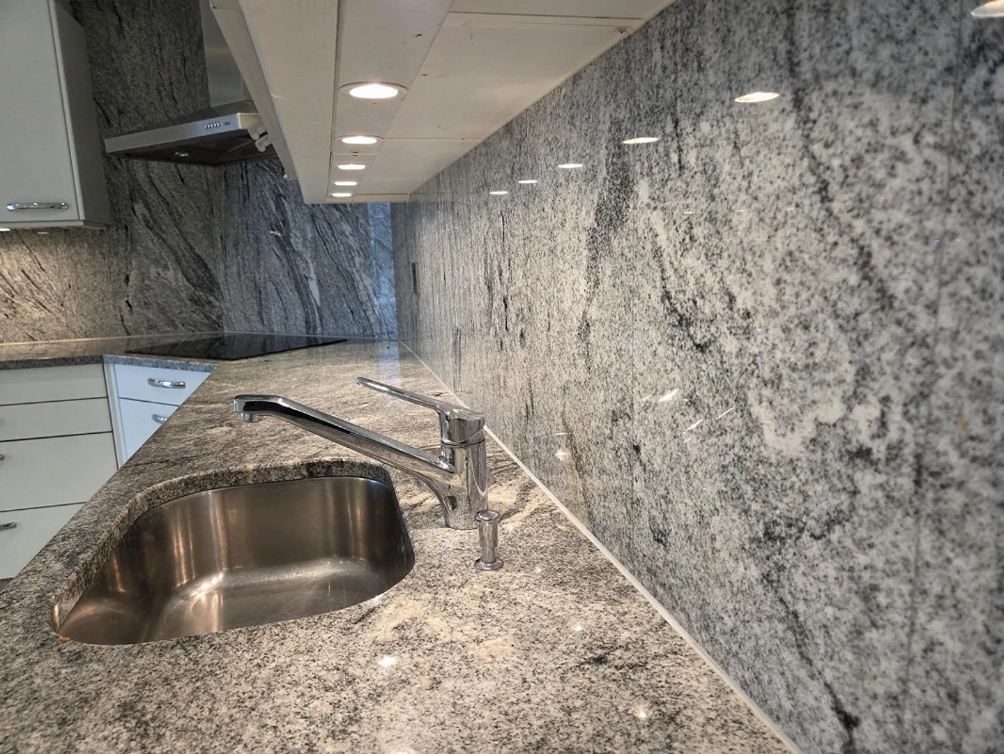 Appartamento spazioso in posizione centrale - Foto 17 di 26