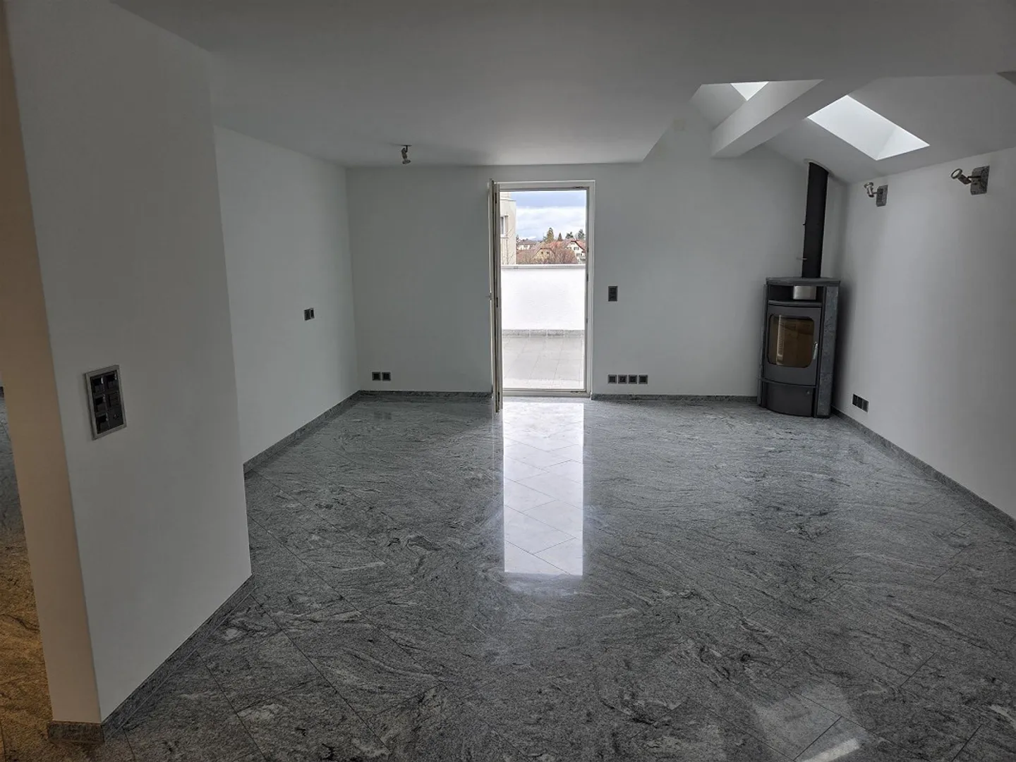 Appartamento spazioso in posizione centrale - Foto 22 di 26