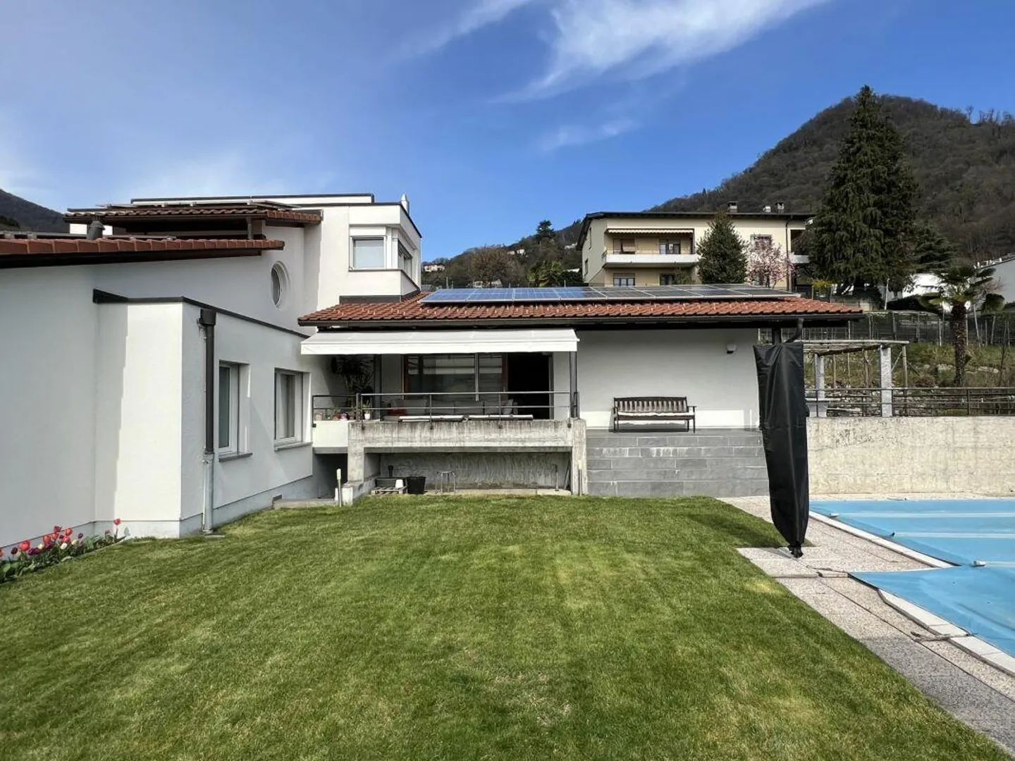 Villa exclusive avec grand jardin et piscine - Photo 3 sur 18