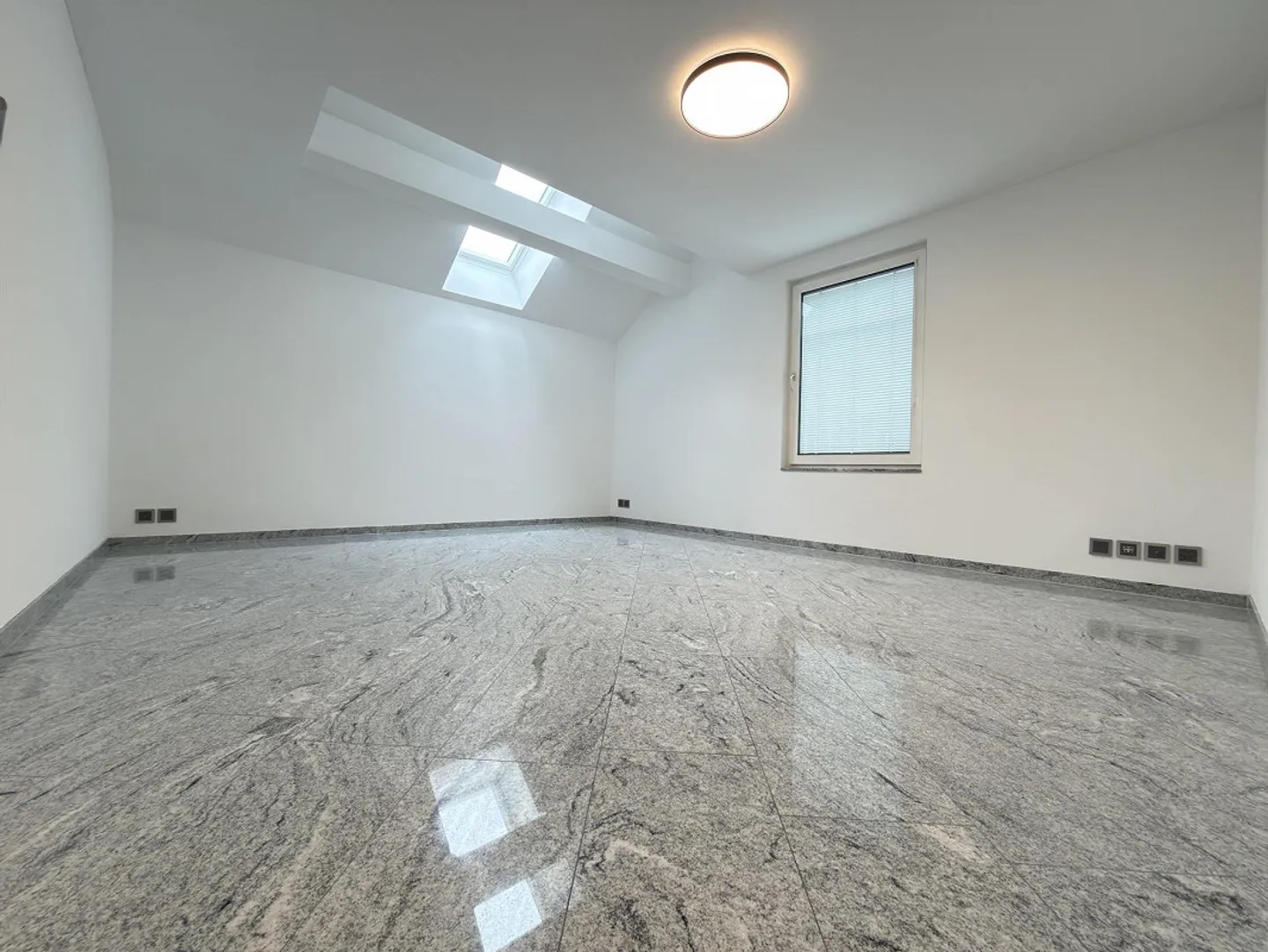 Appartamento spazioso in posizione centrale - Foto 23 di 26