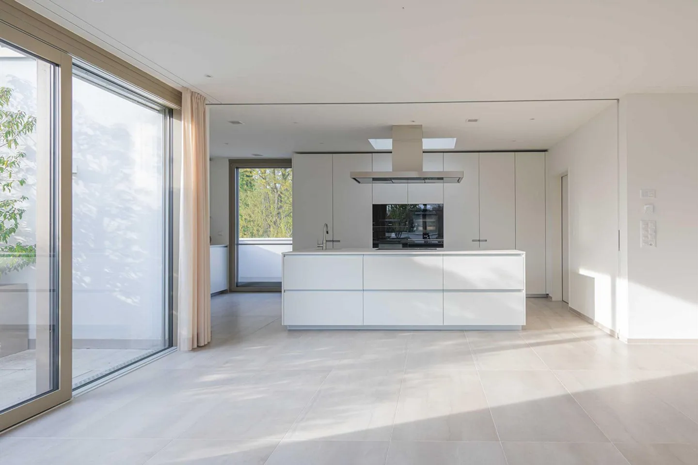 Exclusive penthouse apartment with 240 m² of living space - Photo 2 of 8
