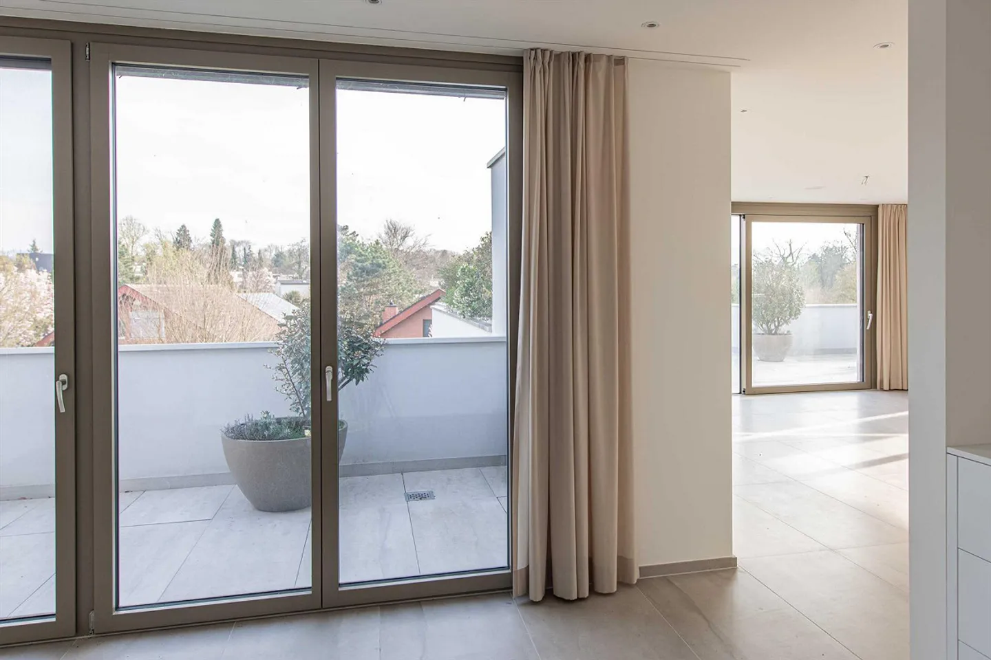 Exclusive penthouse apartment with 240 m² of living space - Photo 5 of 8