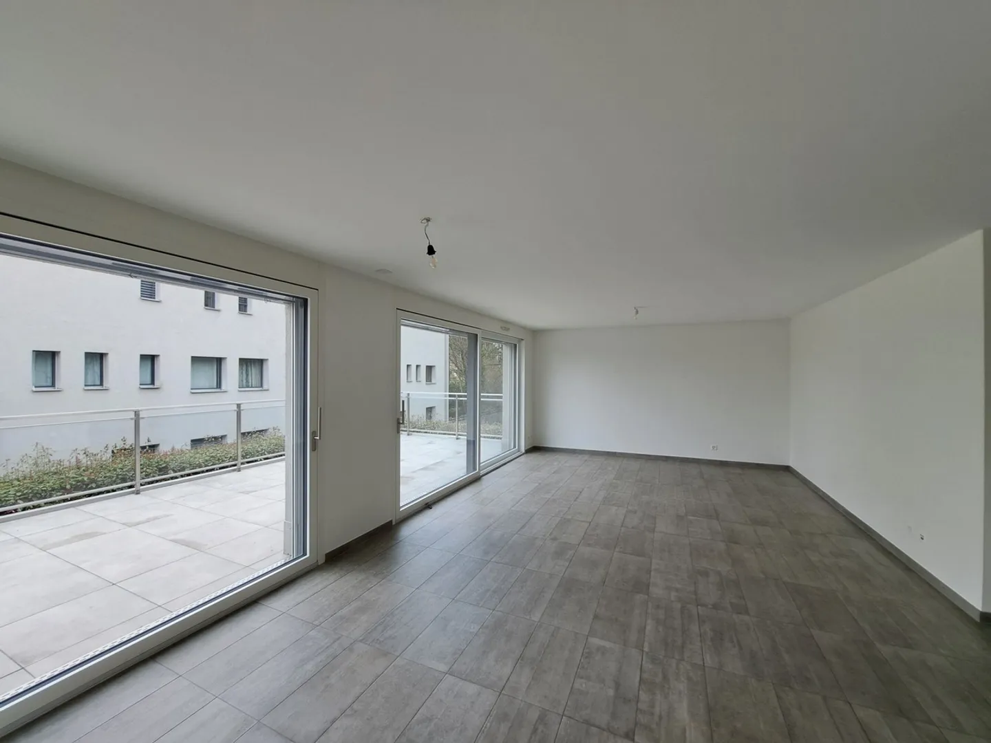 Appartement élégant avec terrasse - Photo 2 sur 11