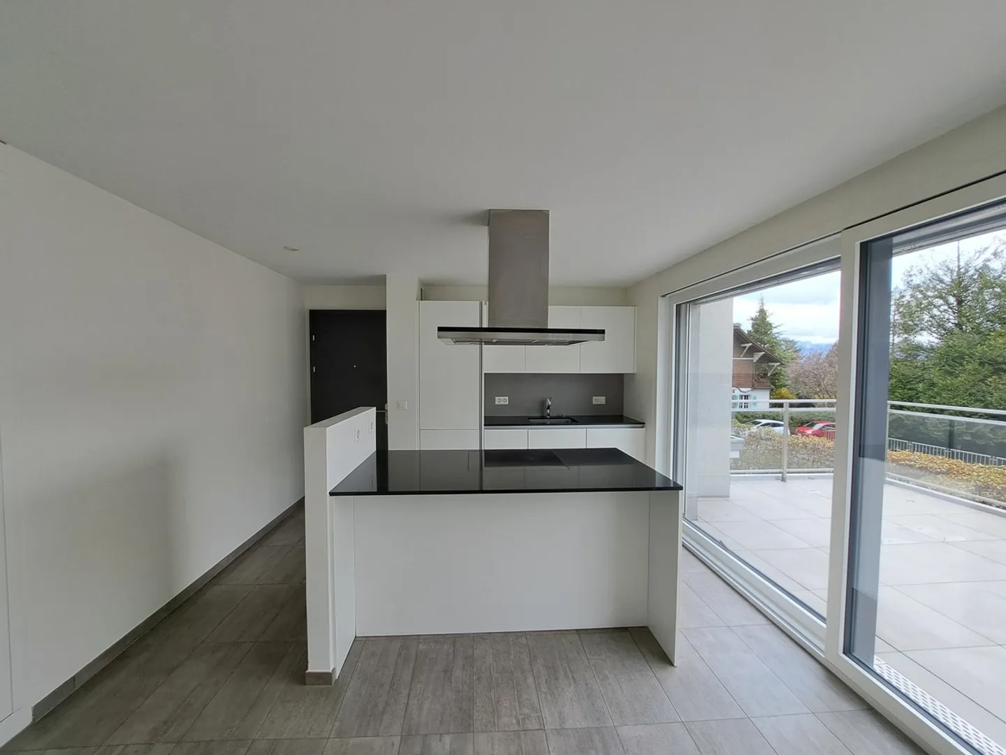 Appartement élégant avec terrasse - Photo 3 sur 11