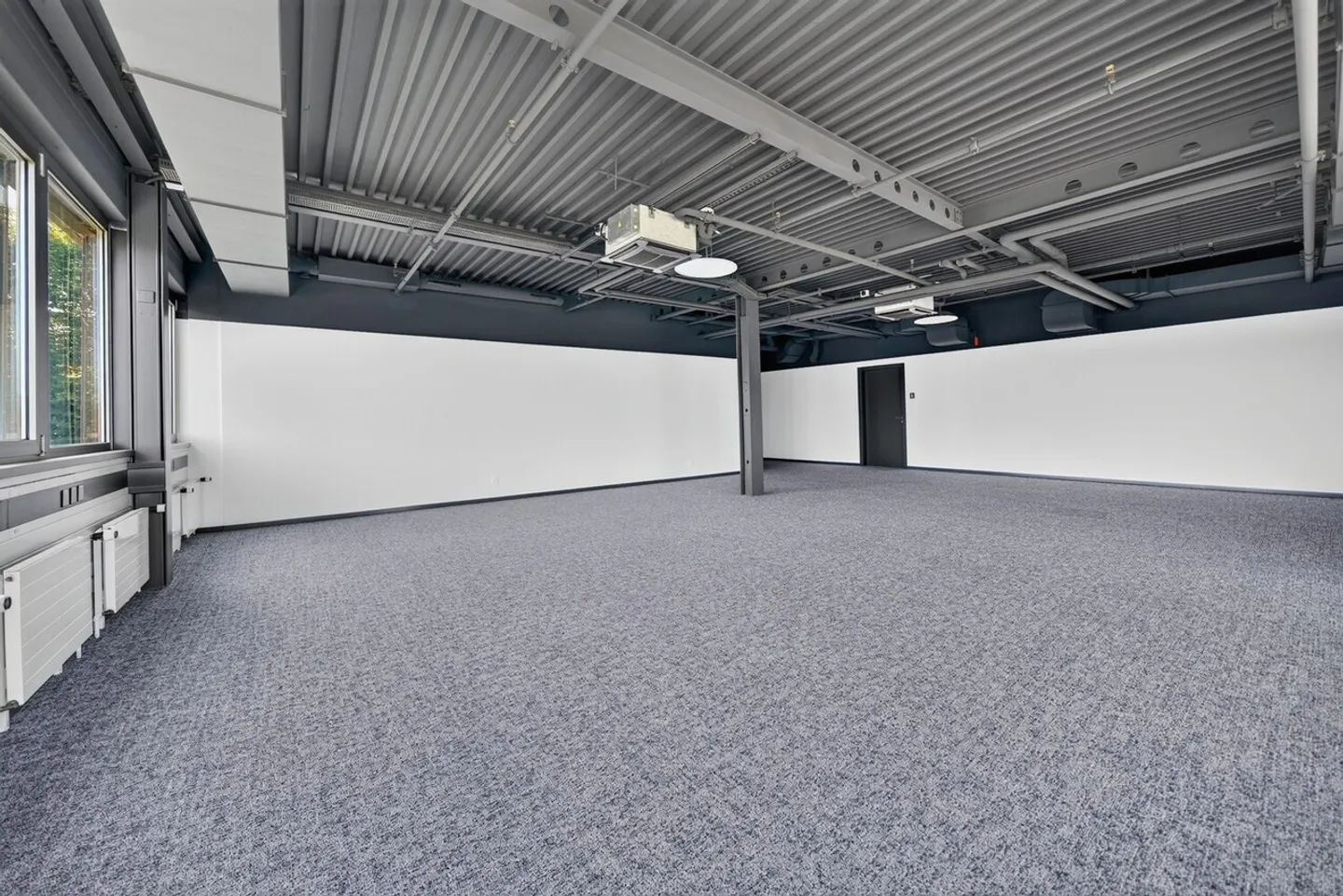 Büros von 100m2 zur Miete in Saint-Sulpice - Foto 3 von 5