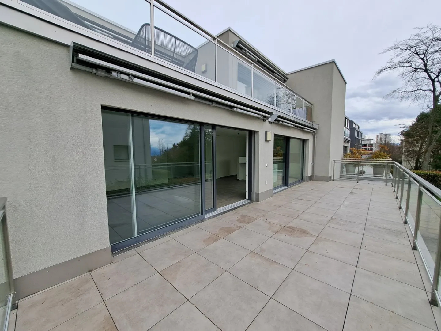 Appartement élégant avec terrasse - Photo 4 sur 11