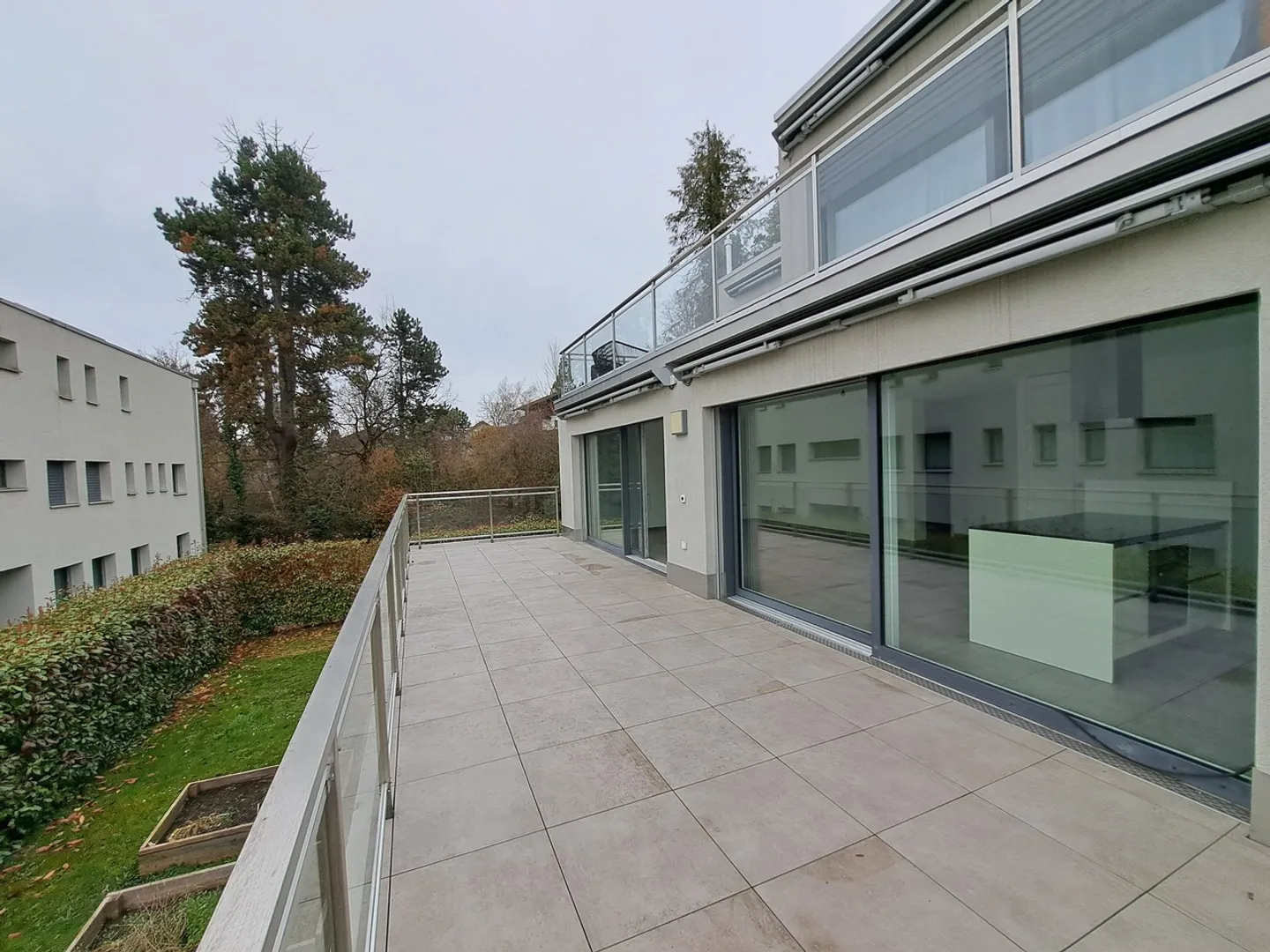 Appartement élégant avec terrasse - Photo 5 sur 11