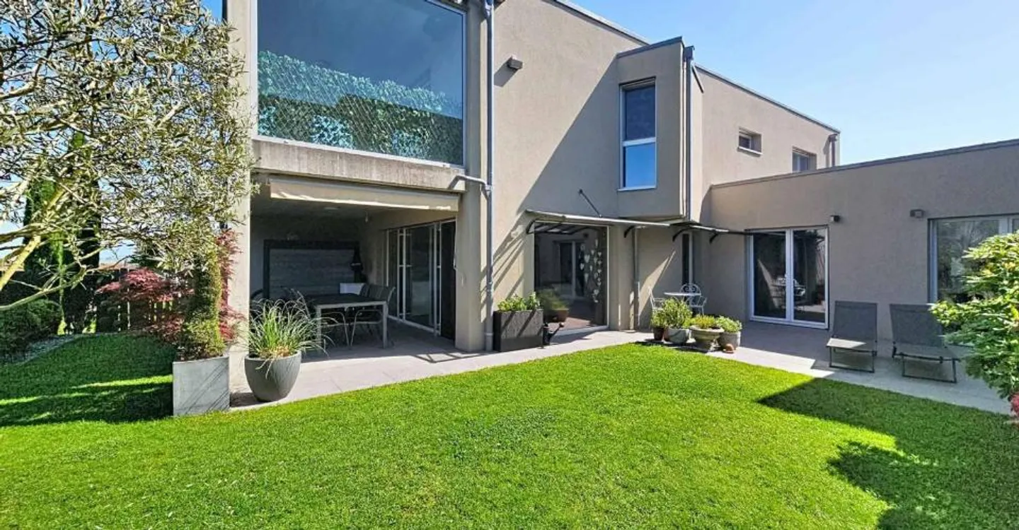 BEAUTIFUL FAMILY HOUSE OF 6.5 ROOMS WITH POTENTIAL FOR INDEPENDENT ACTIVITY - Photo 2 of 13