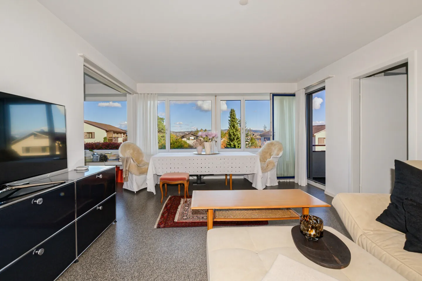 Kilchberg: appartamento di 2,5 stanze ben curato in un quartiere tranquillo - Foto 2 di 4