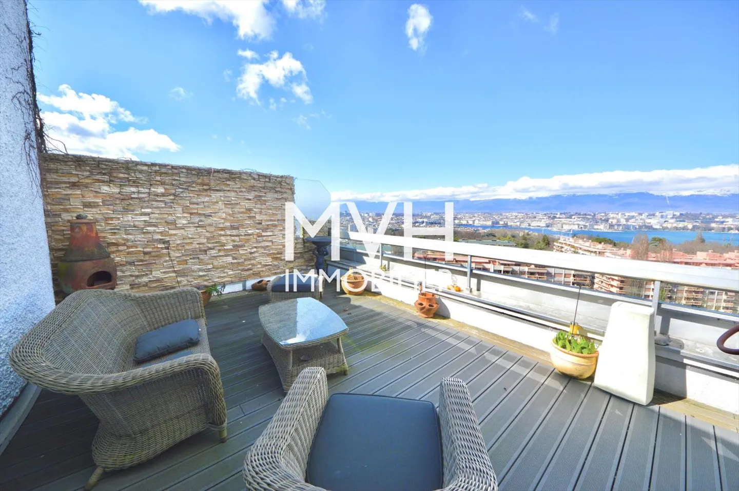 Furnished penthouse 270m2 with views of the Jet d'Eau and Mont-Blanc - Photo 1 of 10