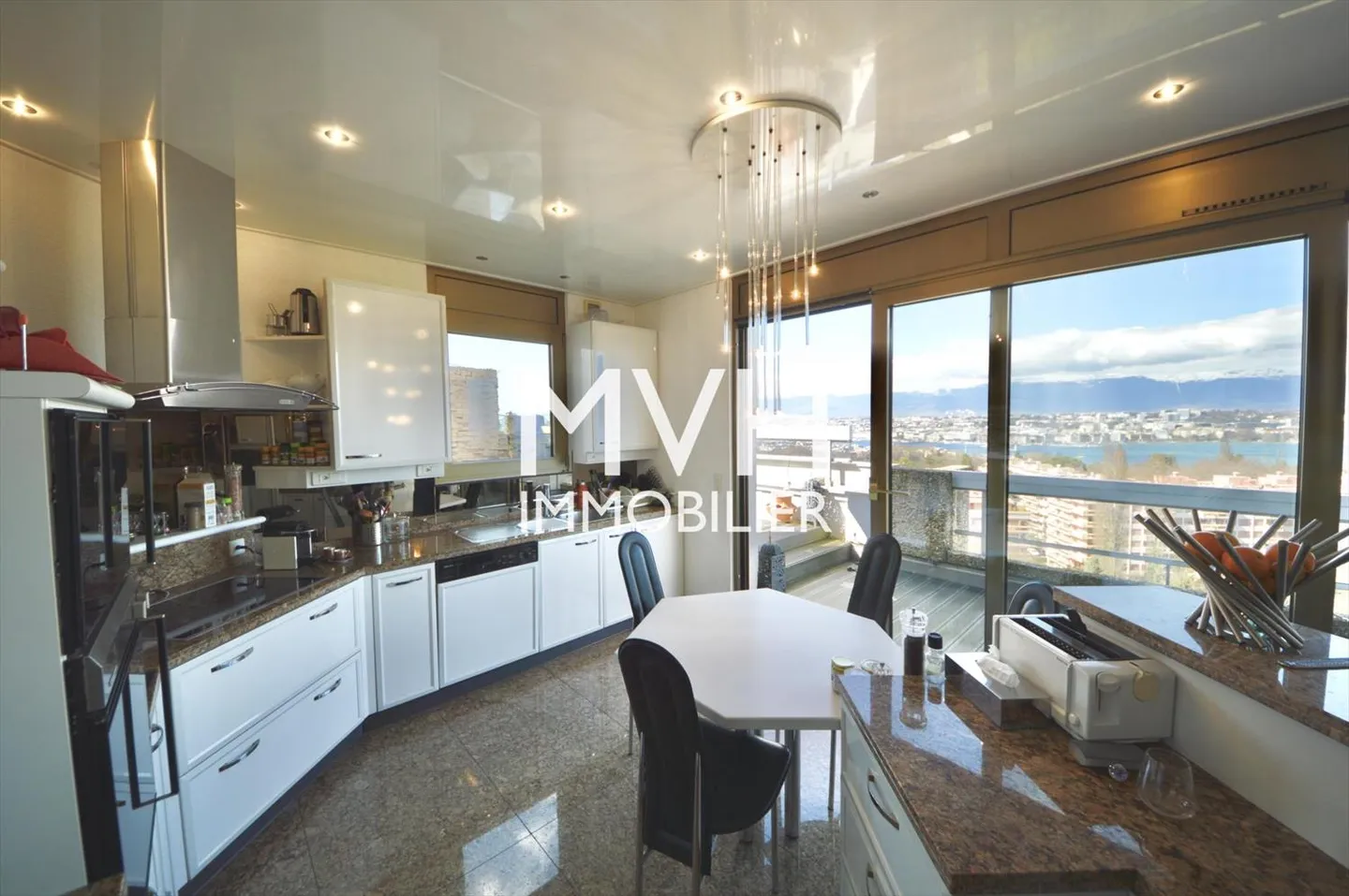 Furnished penthouse 270m2 with views of the Jet d'Eau and Mont-Blanc - Photo 5 of 10