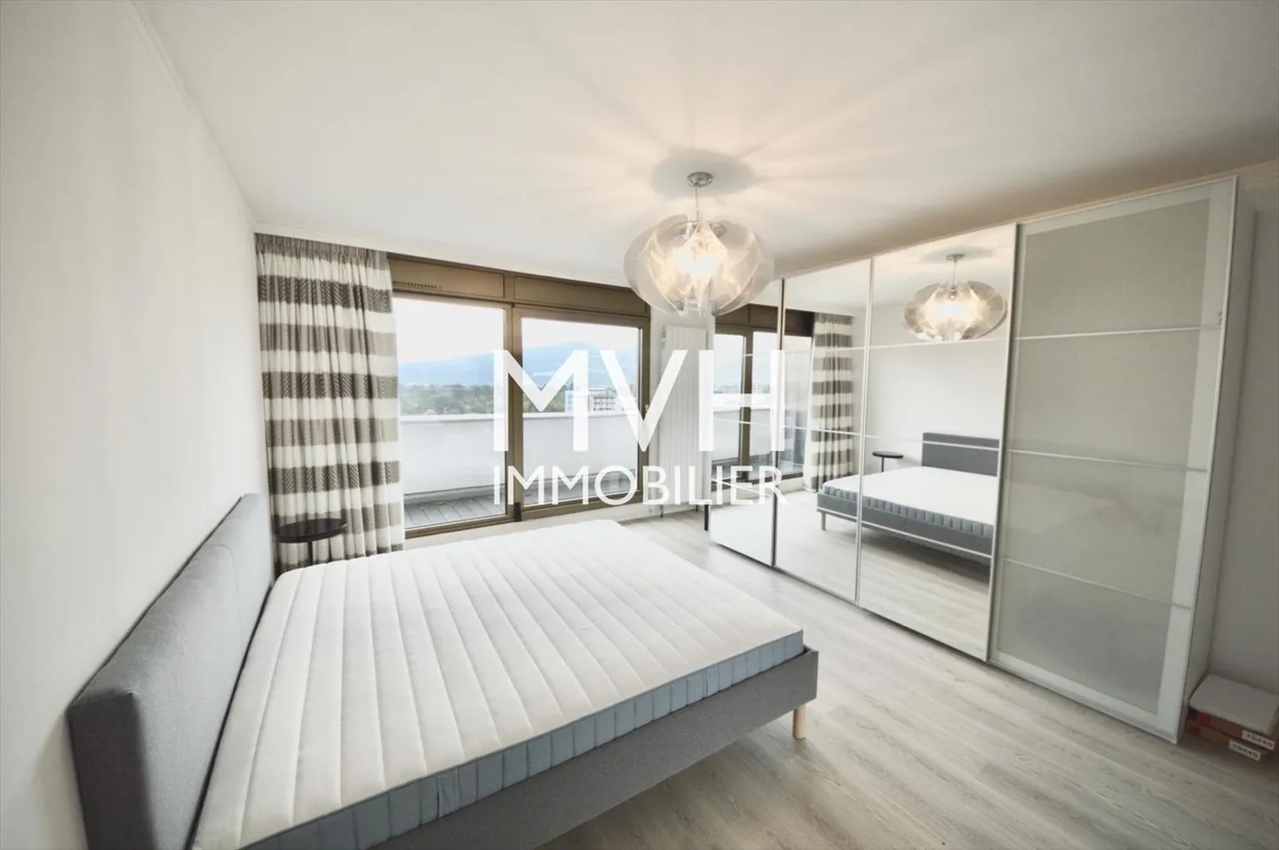 Furnished penthouse 270m2 with views of the Jet d'Eau and Mont-Blanc - Photo 8 of 10