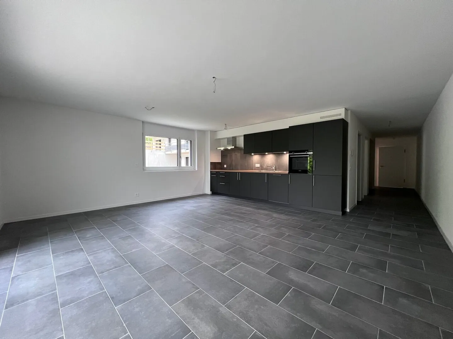 Spacious 3.5 Room Apartment - Photo 1 of 7