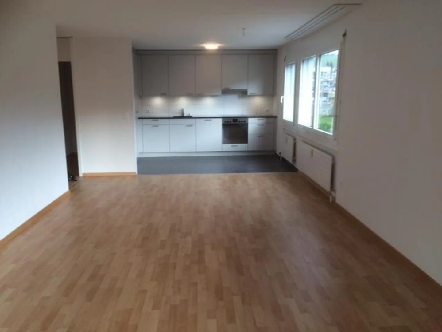 Ampio appartamento di 2,5 stanze a Heimberg - Foto 2 di 8