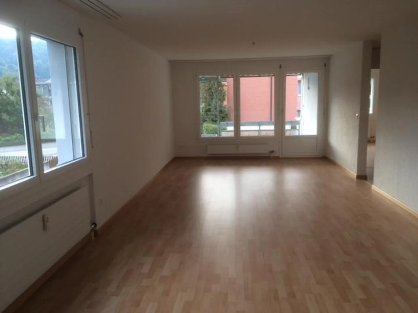 Ampio appartamento di 2,5 stanze a Heimberg - Foto 3 di 8