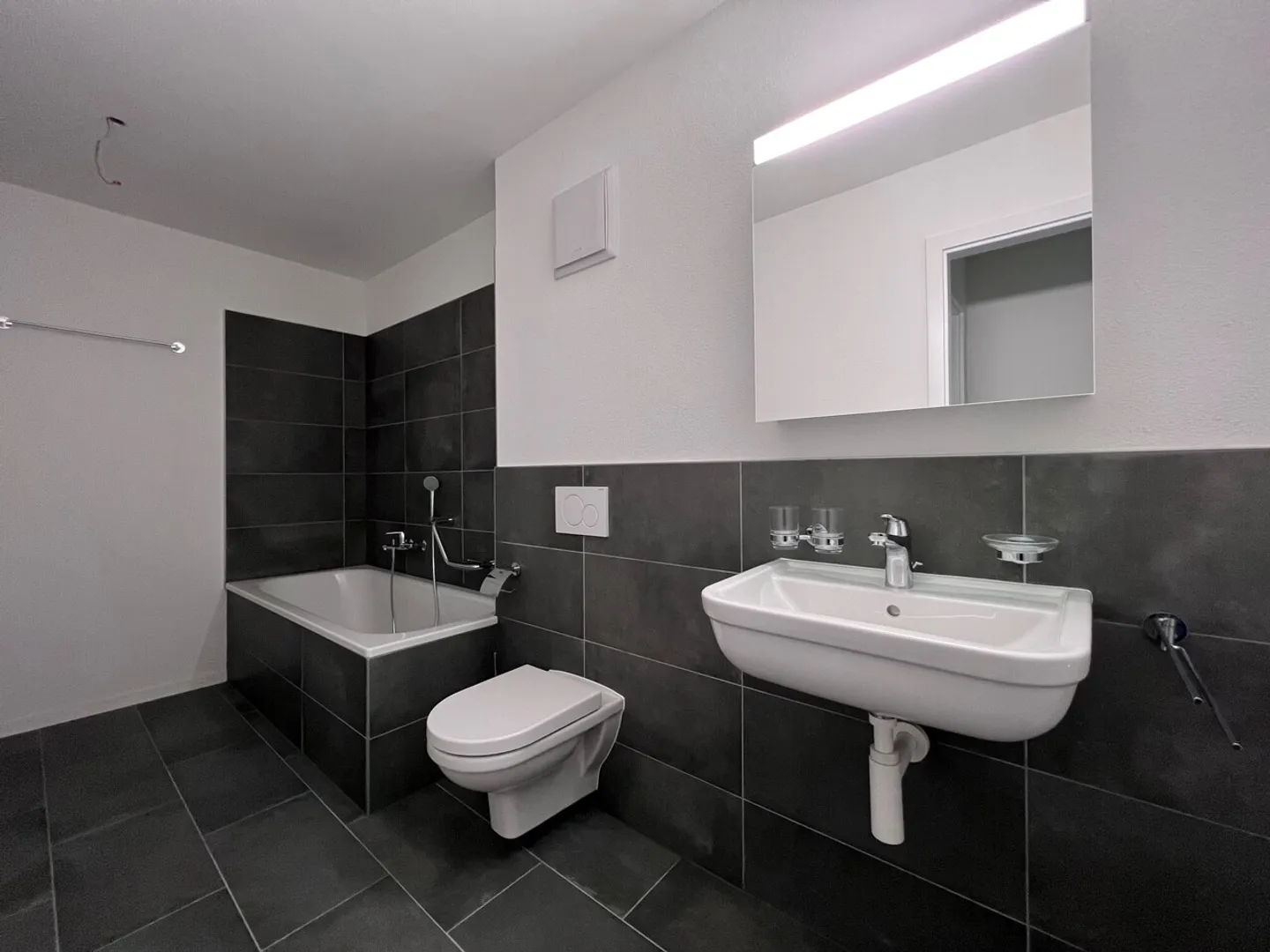 Spacious 3.5 Room Apartment - Photo 3 of 7