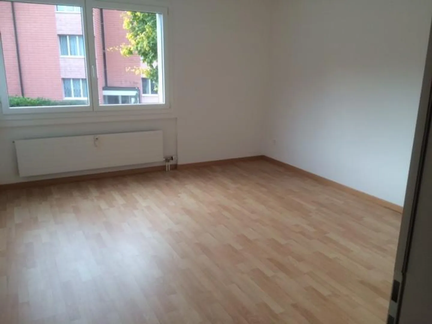 Ampio appartamento di 2,5 stanze a Heimberg - Foto 7 di 8