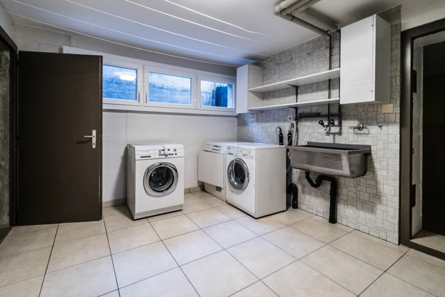 Superb property of 2000 m2 well located in Fully - Photo 10 of 12