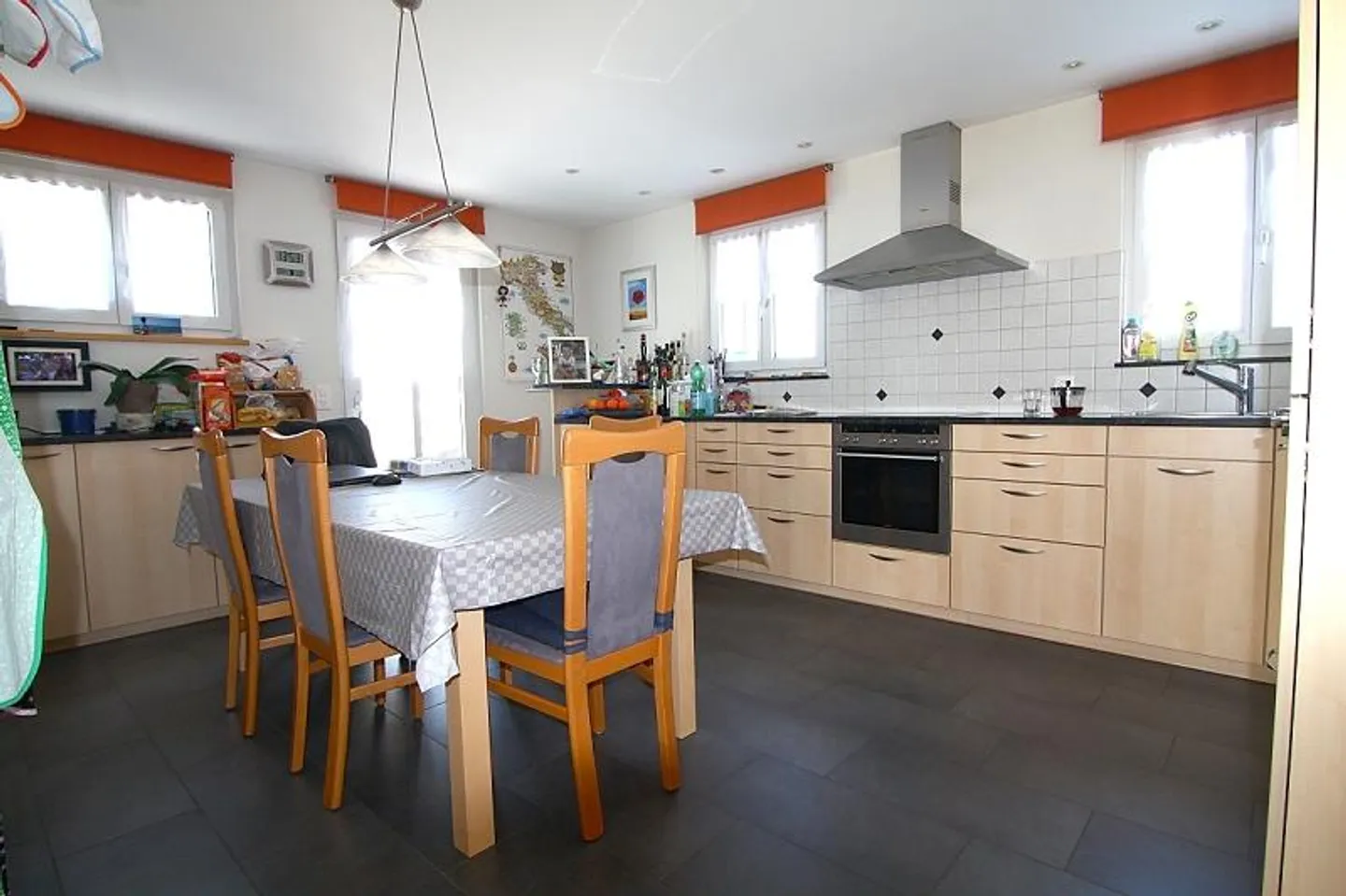 Geräumiges Einfamilienhaus mit Aussicht - Foto 6 von 18