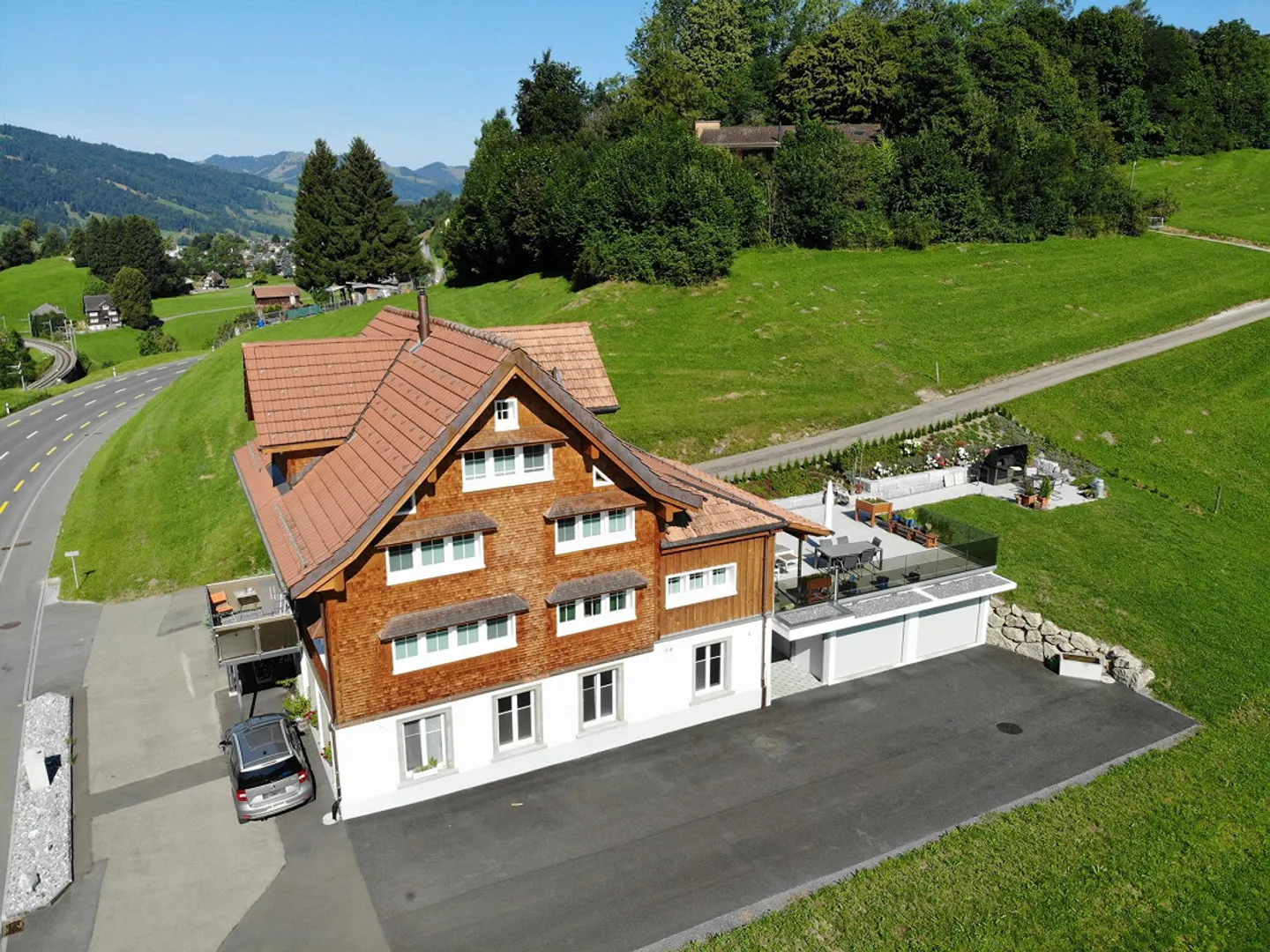 Appartamento duplex ristrutturato di 4 1/2 stanze - Foto 1 di 15