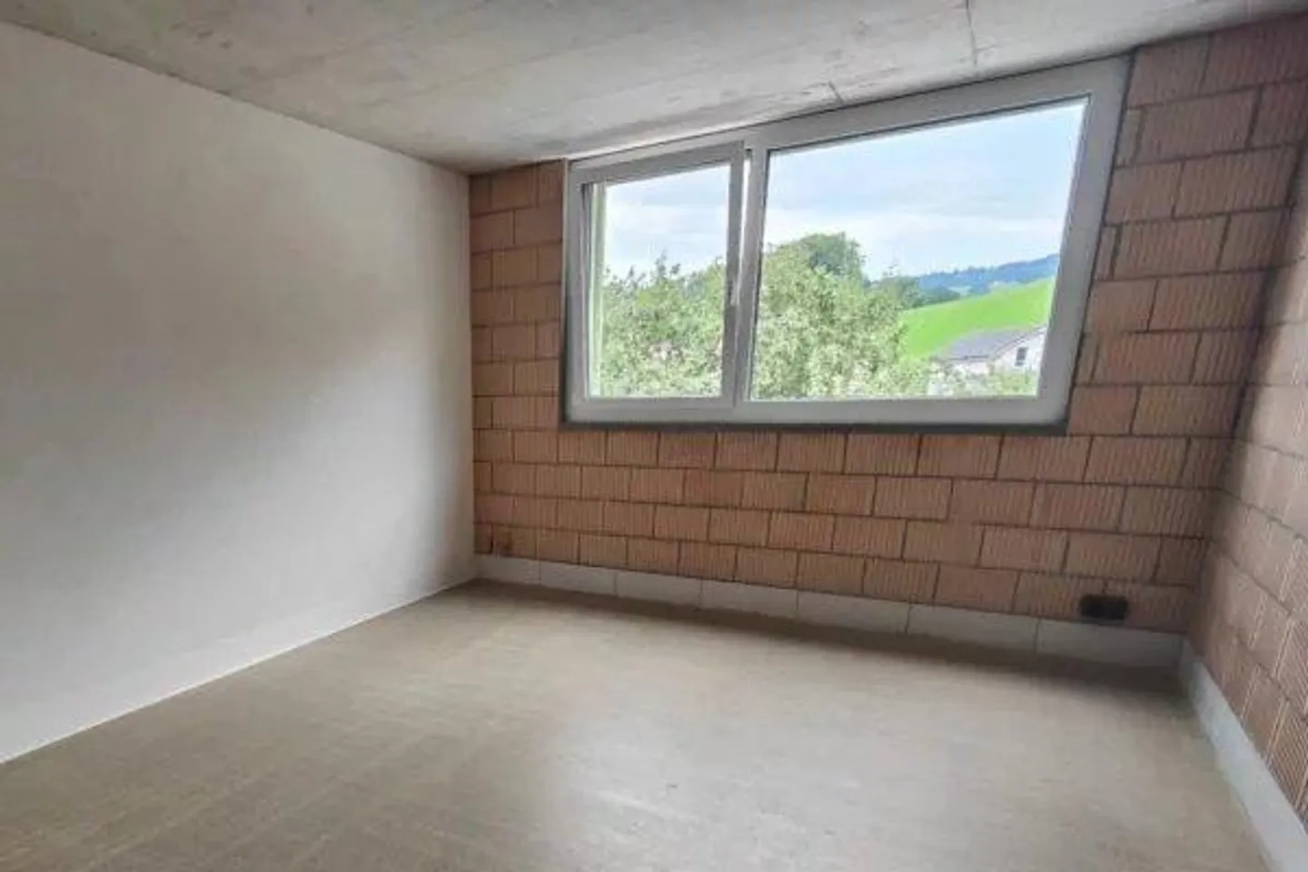 ZU VERMIETEN - Wunderschöne 2,5-Zimmer-Wohnung mit 73 m², Wohnzimmer mit 3 m Höhe? hell und perfekt zugänglich, mit Garten - Foto 3 von 4