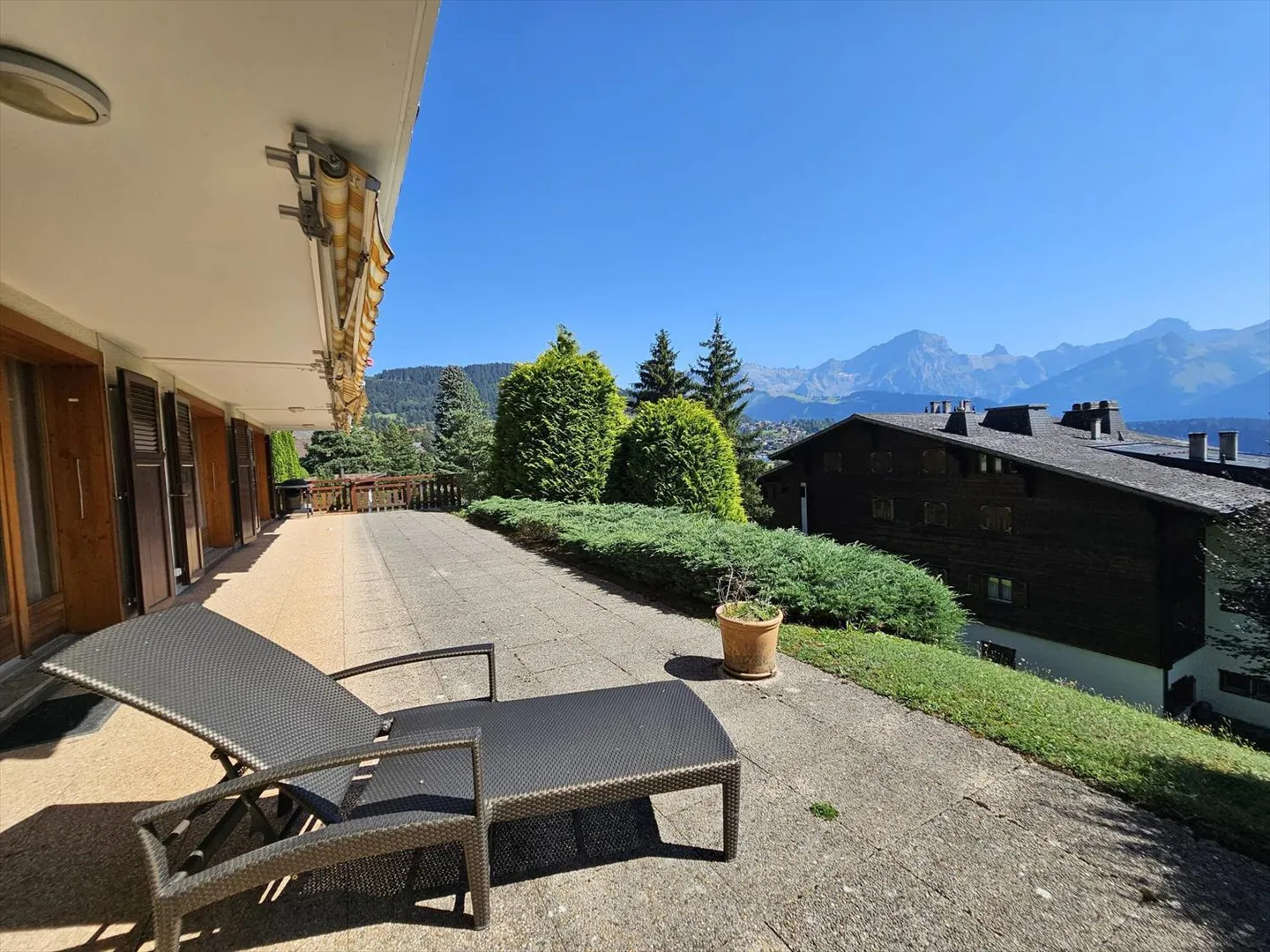 «Grosszügige 6.5-Zimmer-Wohnung mit grosser Terrasse» - Foto 3 von 13