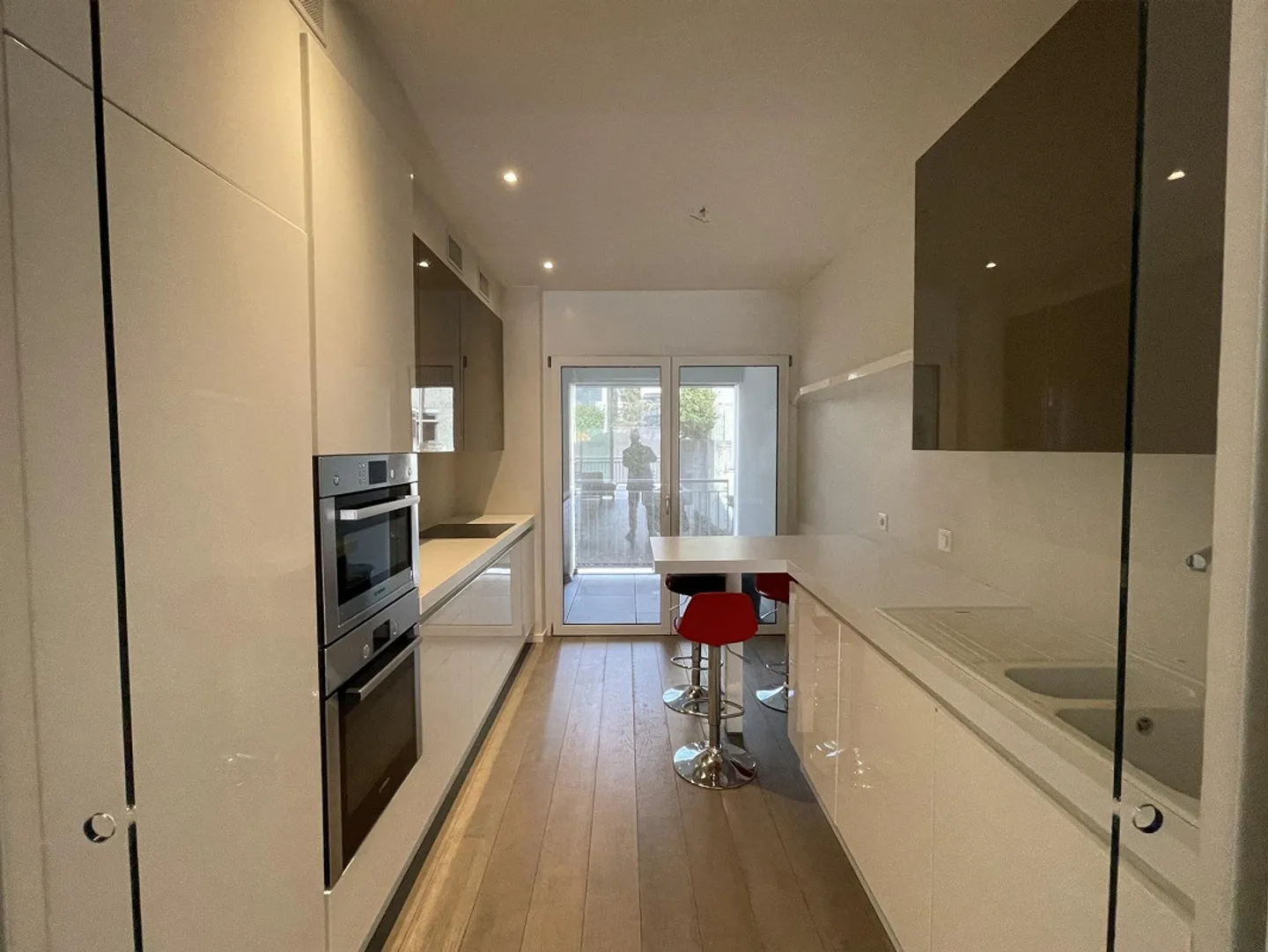APPARTEMENT ÉLÉGANT ET SPACIEUX 3.5 DANS UN SECTEUR SERVI - Photo 6 sur 13