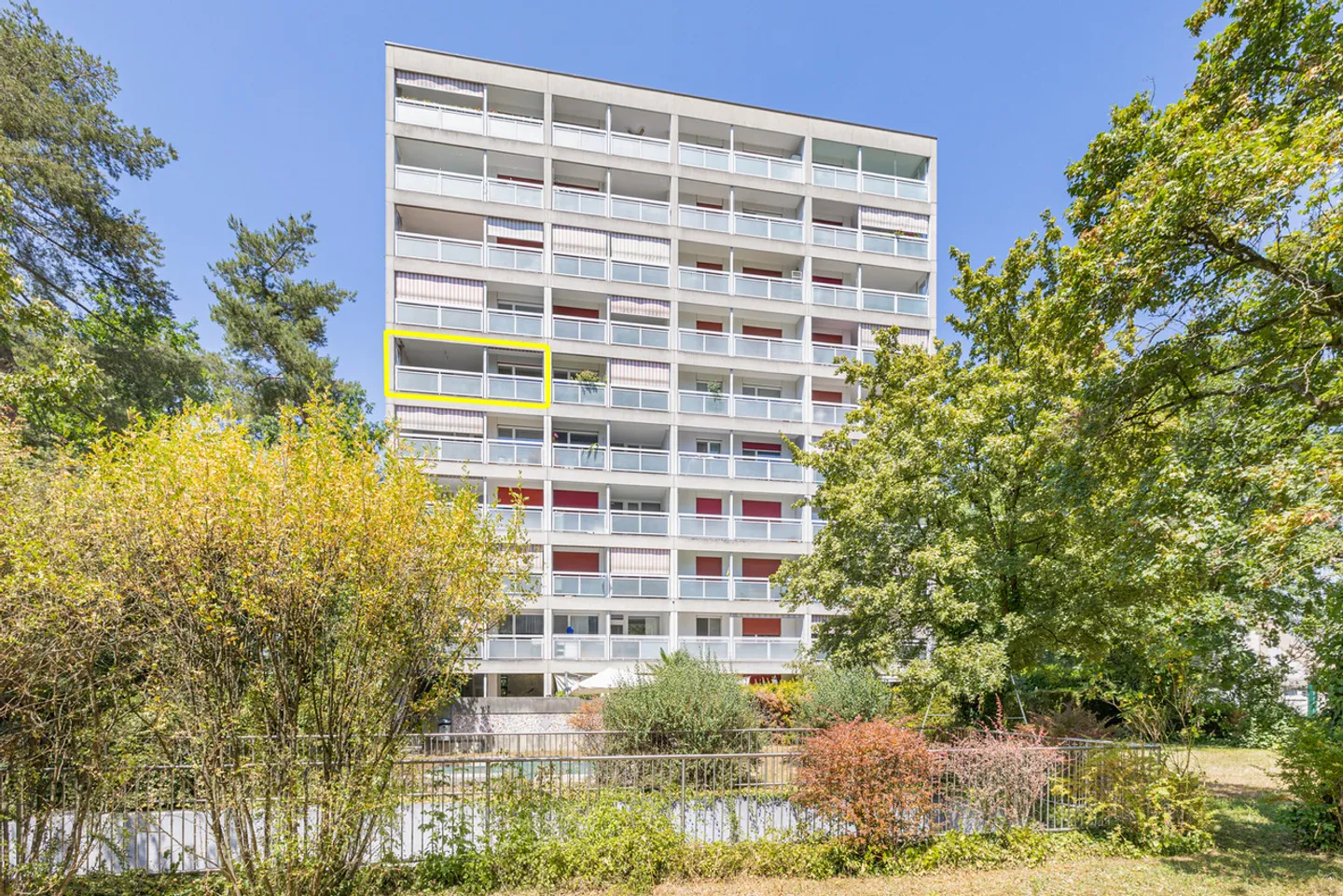 Living close to the city, designing individually - Photo 2 of 13
