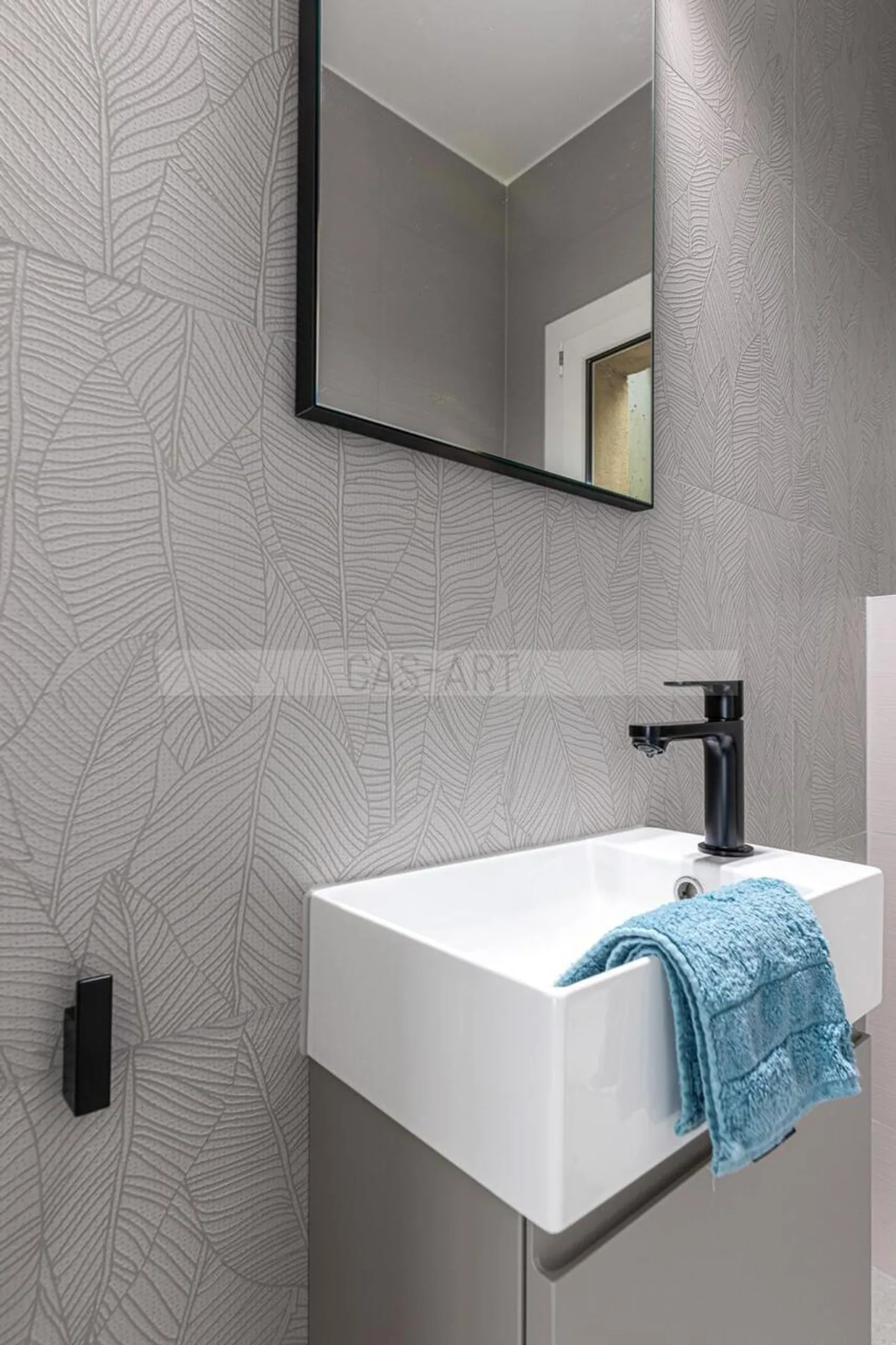 Charming 2.5 Room Apartment - Photo 3 of 4