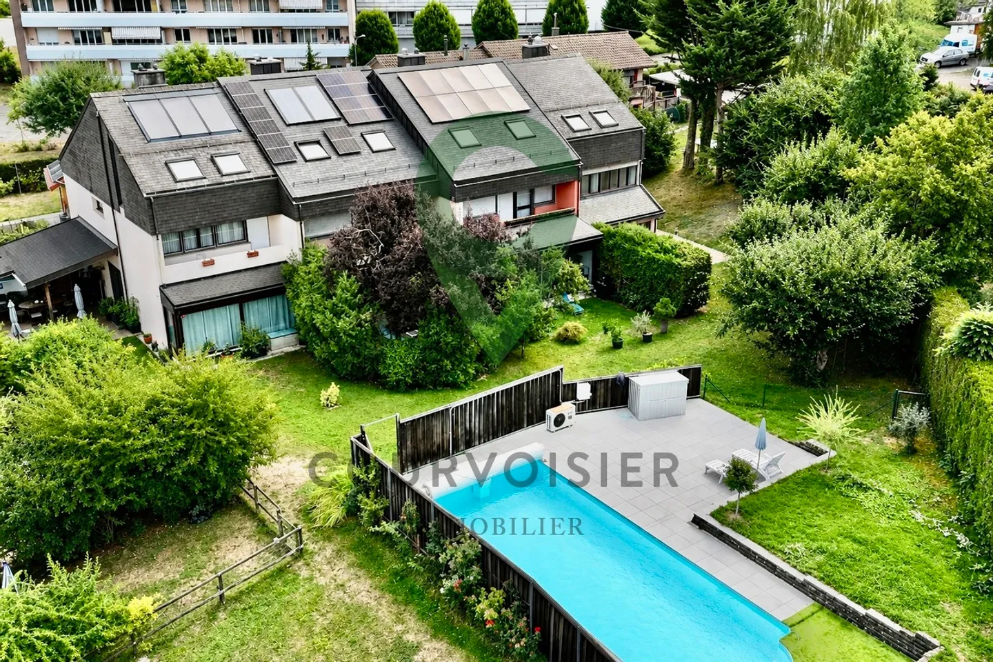 Maison familiale rénovée avec jardin & piscine - Photo 1 sur 14