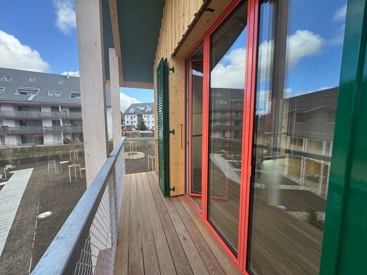 Modern 3.5-room apartment with high ceilings and elevator access - Photo 5 of 13