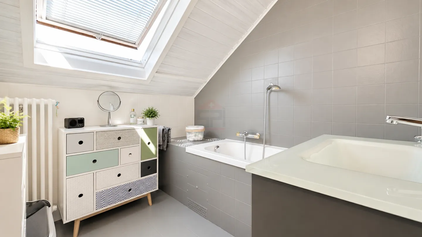 Penthouse with 4 rooms and 113 m² in the center of Bernex - Photo 6 of 6
