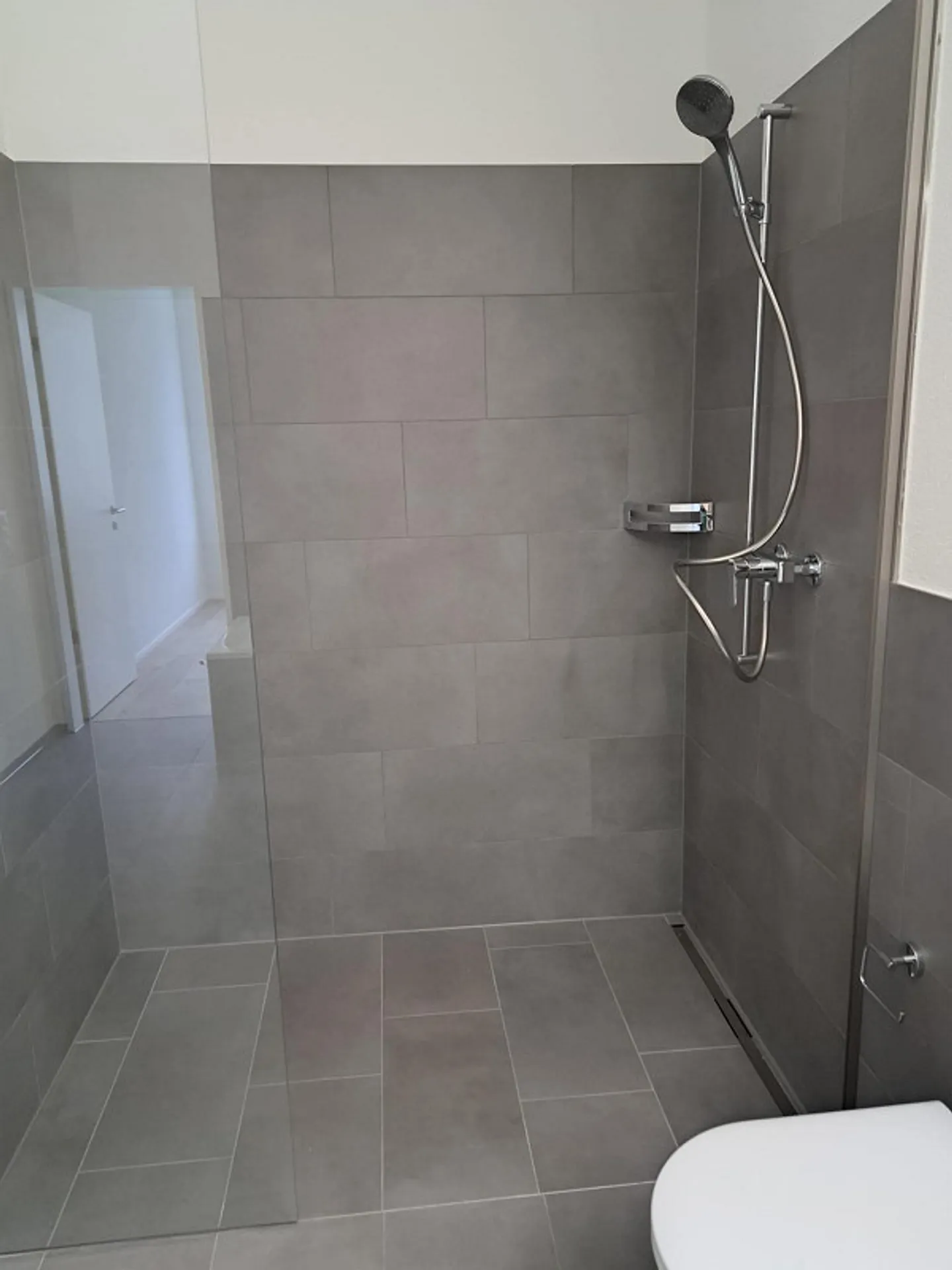 Appartement de 2.5 pièces avec loggia, coin jardin et garage - Photo 10 sur 13