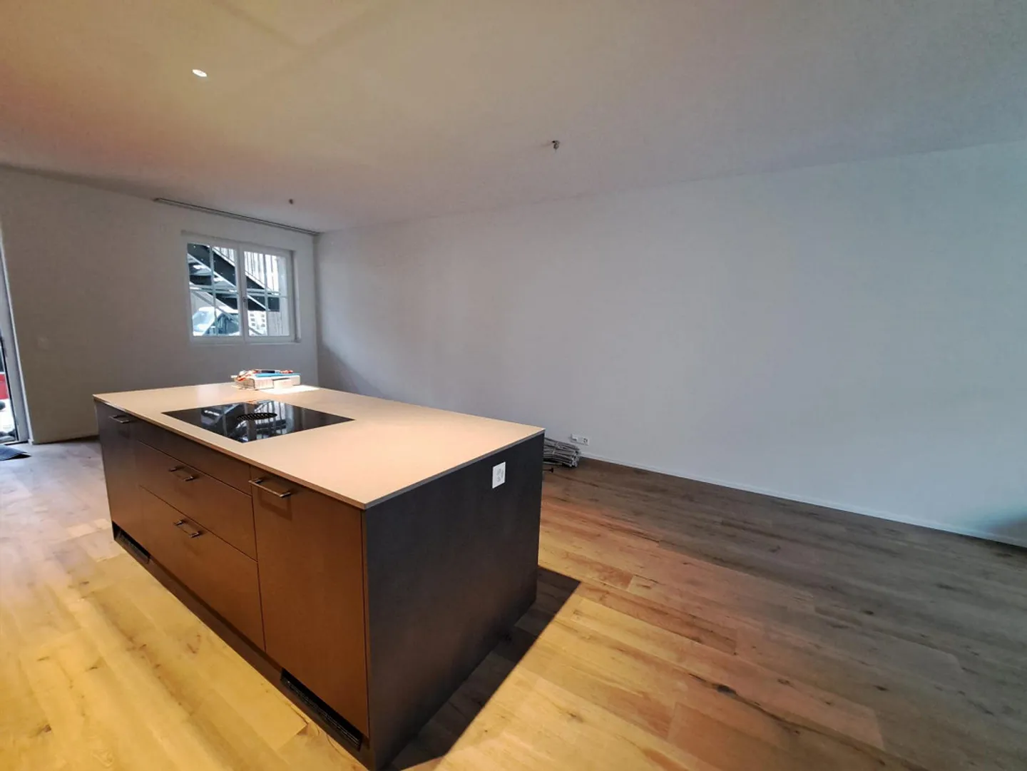 Appartement de 2.5 pièces avec loggia, coin jardin et garage - Photo 2 sur 13