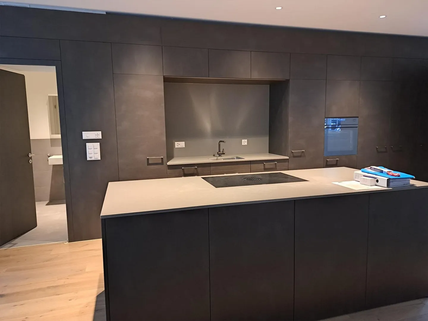 Appartement de 2.5 pièces avec loggia, coin jardin et garage - Photo 3 sur 13
