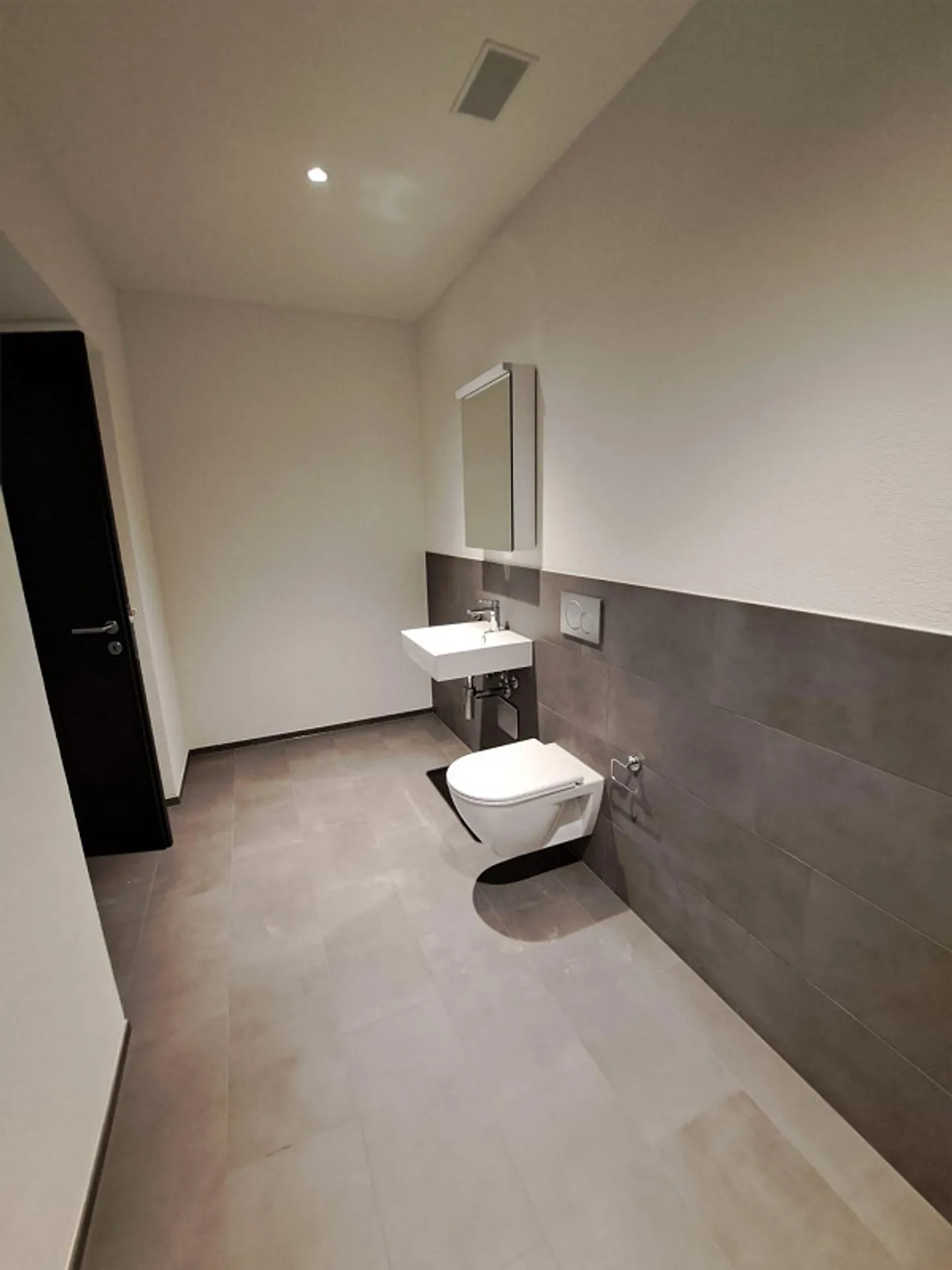 Appartement de 2.5 pièces avec loggia, coin jardin et garage - Photo 6 sur 13