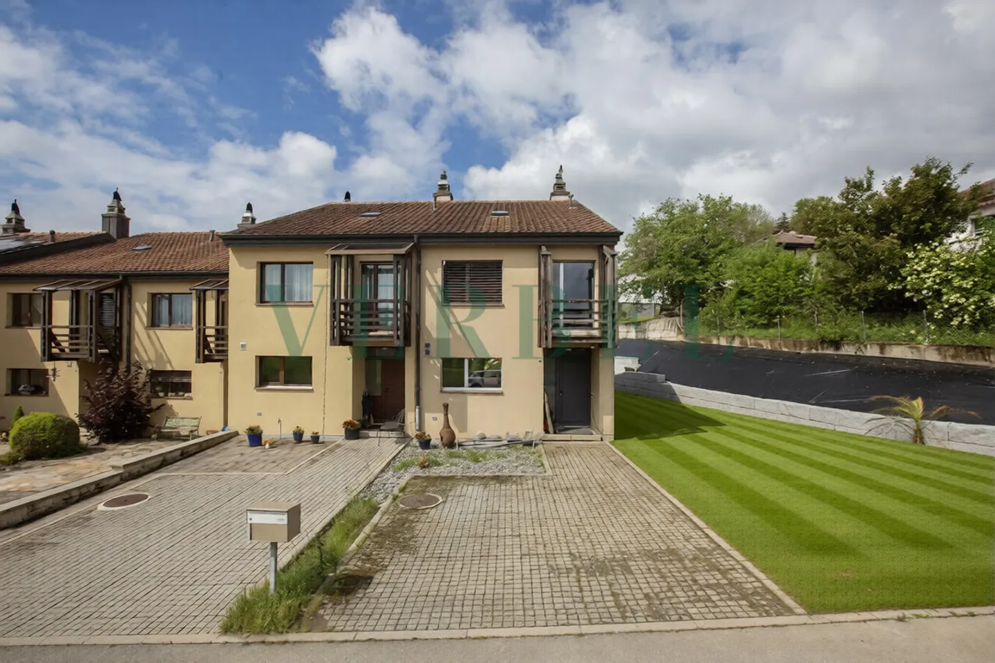 Stepped house for sale - Photo 1 of 15