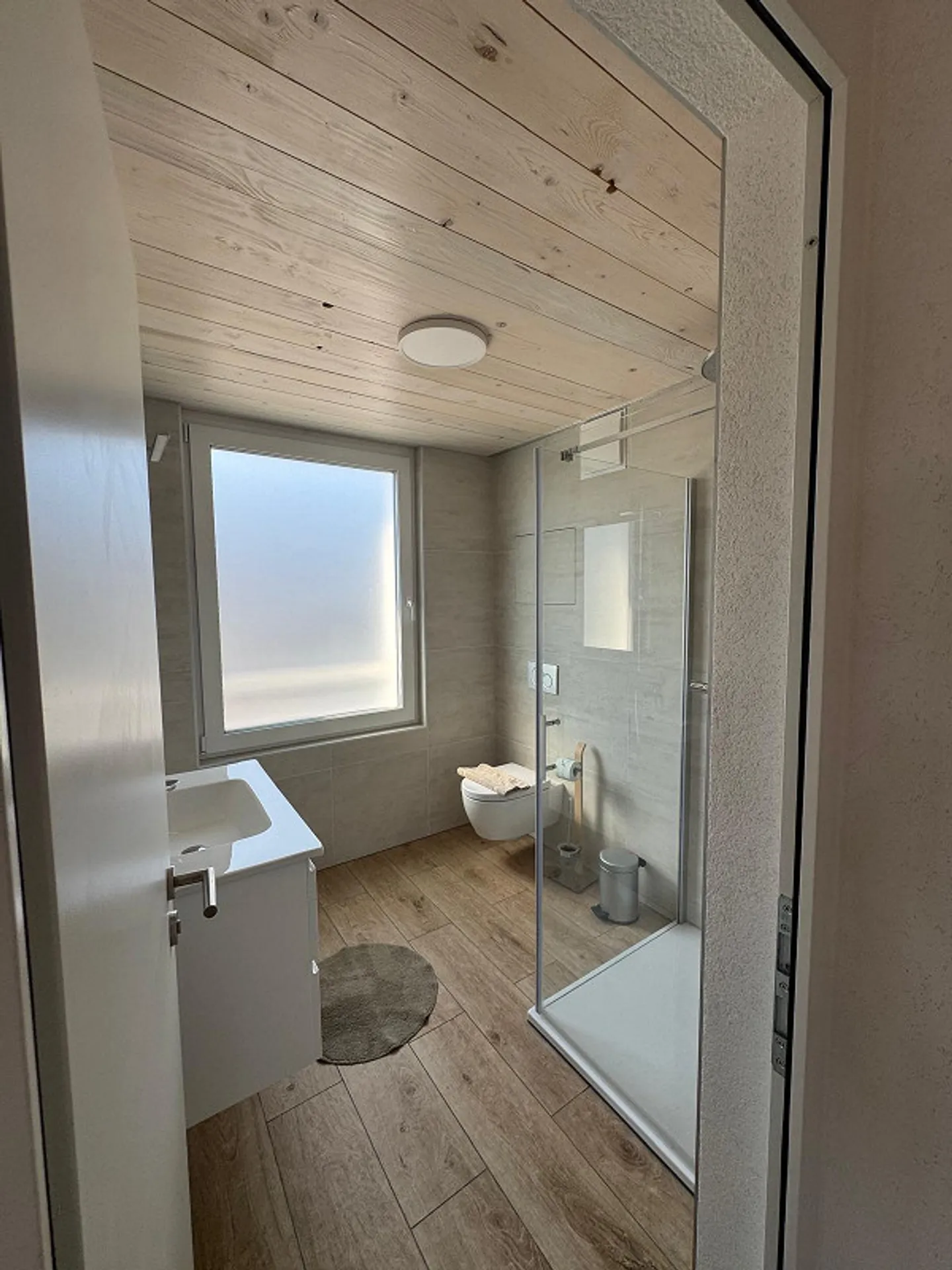 Appartement moderne 1.5 pièces dans un immeuble neuf à emplacement central à Steffisburg - Photo 2 sur 4