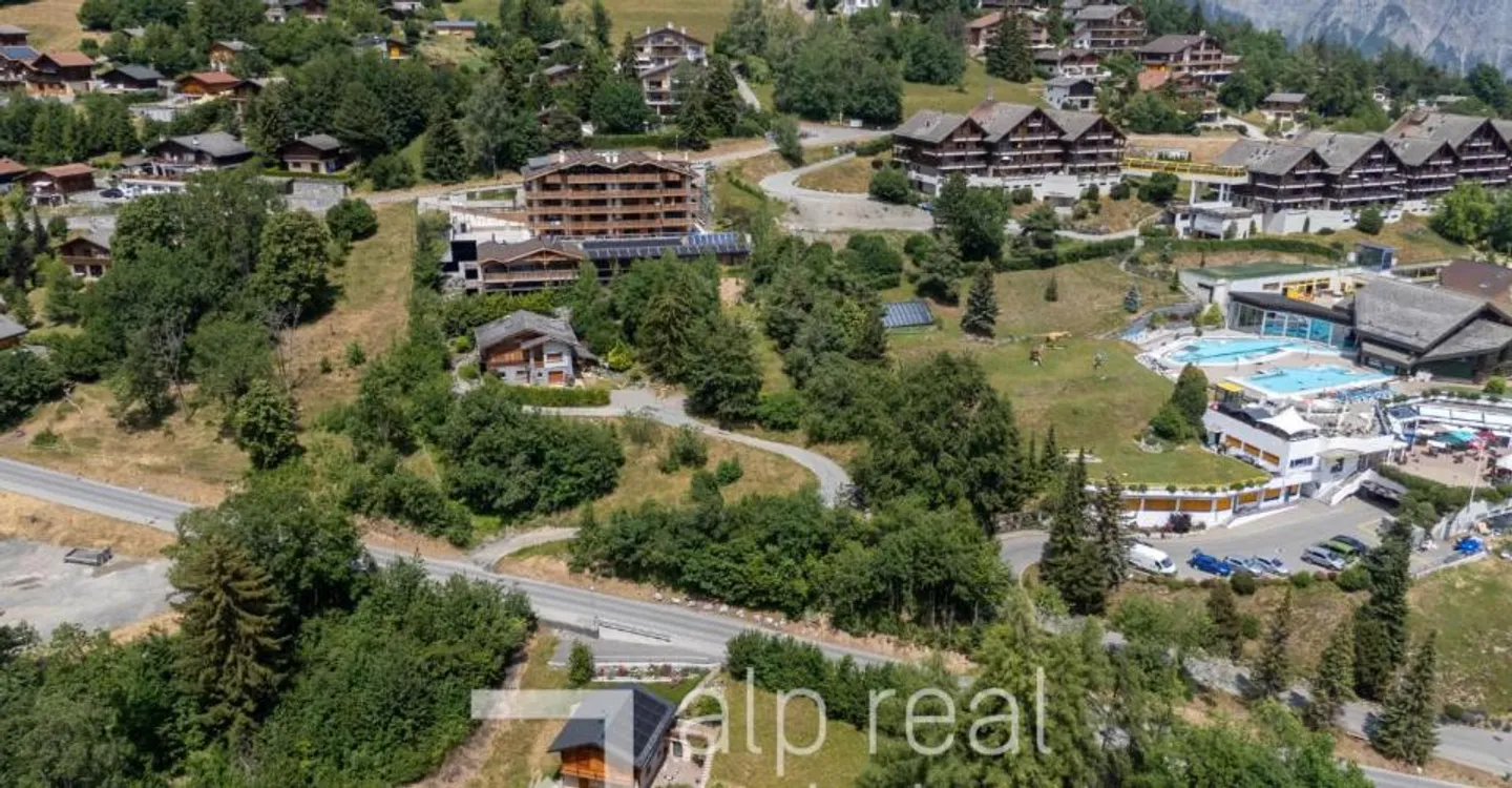Prime Development Land in Ovronnaz - Photo 1 of 3