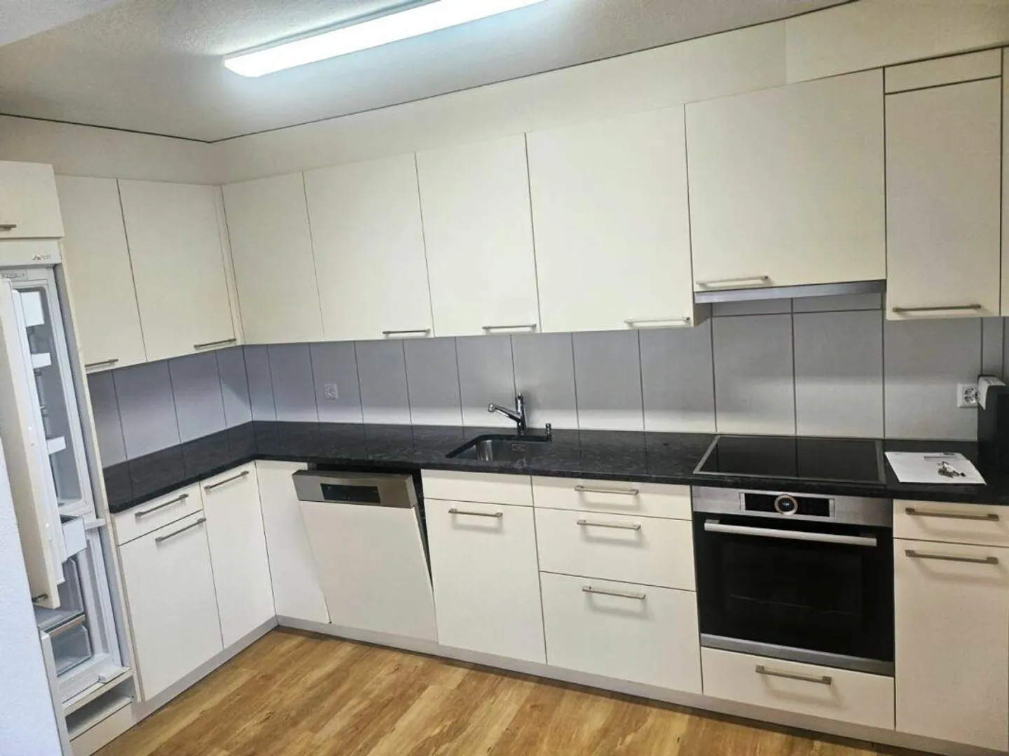 Bright 2.5 room apartment for rent - Photo 1 of 7