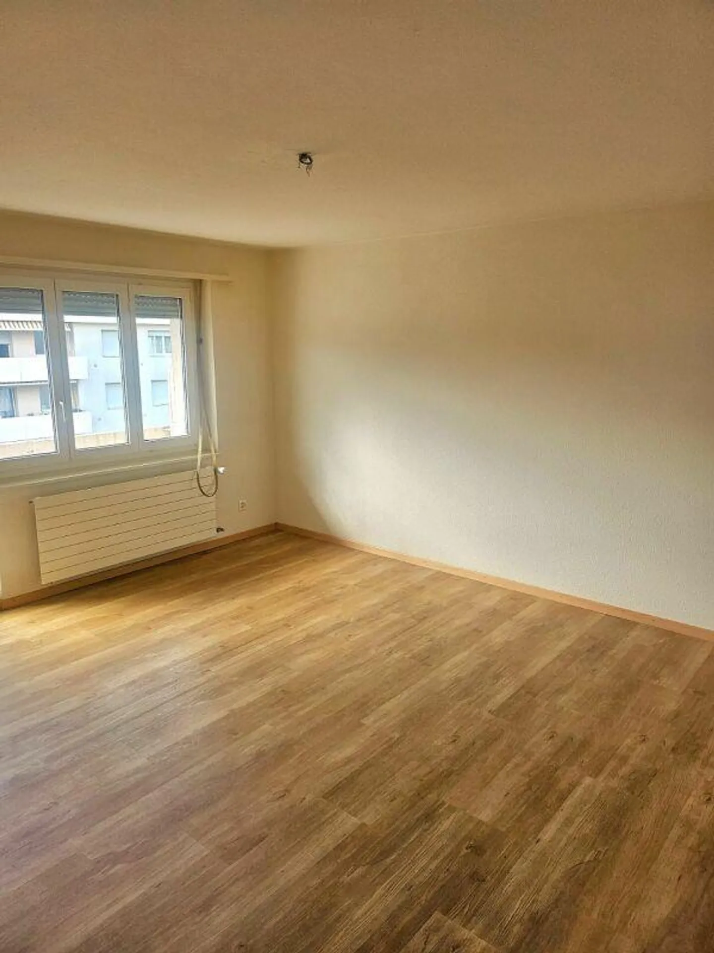 Bright 2.5 room apartment for rent - Photo 3 of 7
