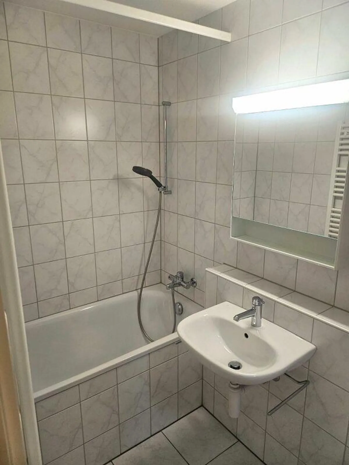Bright 2.5 room apartment for rent - Photo 5 of 7