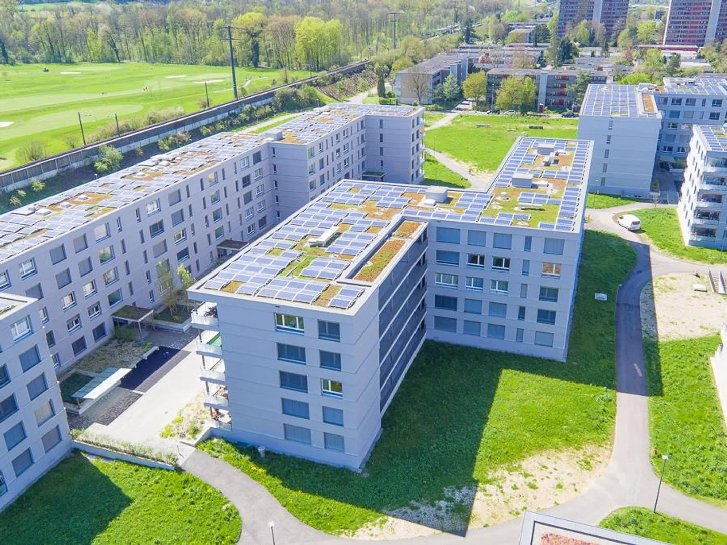 Moderne 4.5 Zimmer-Wohnung mit grosser Loggia - Foto 1 von 9