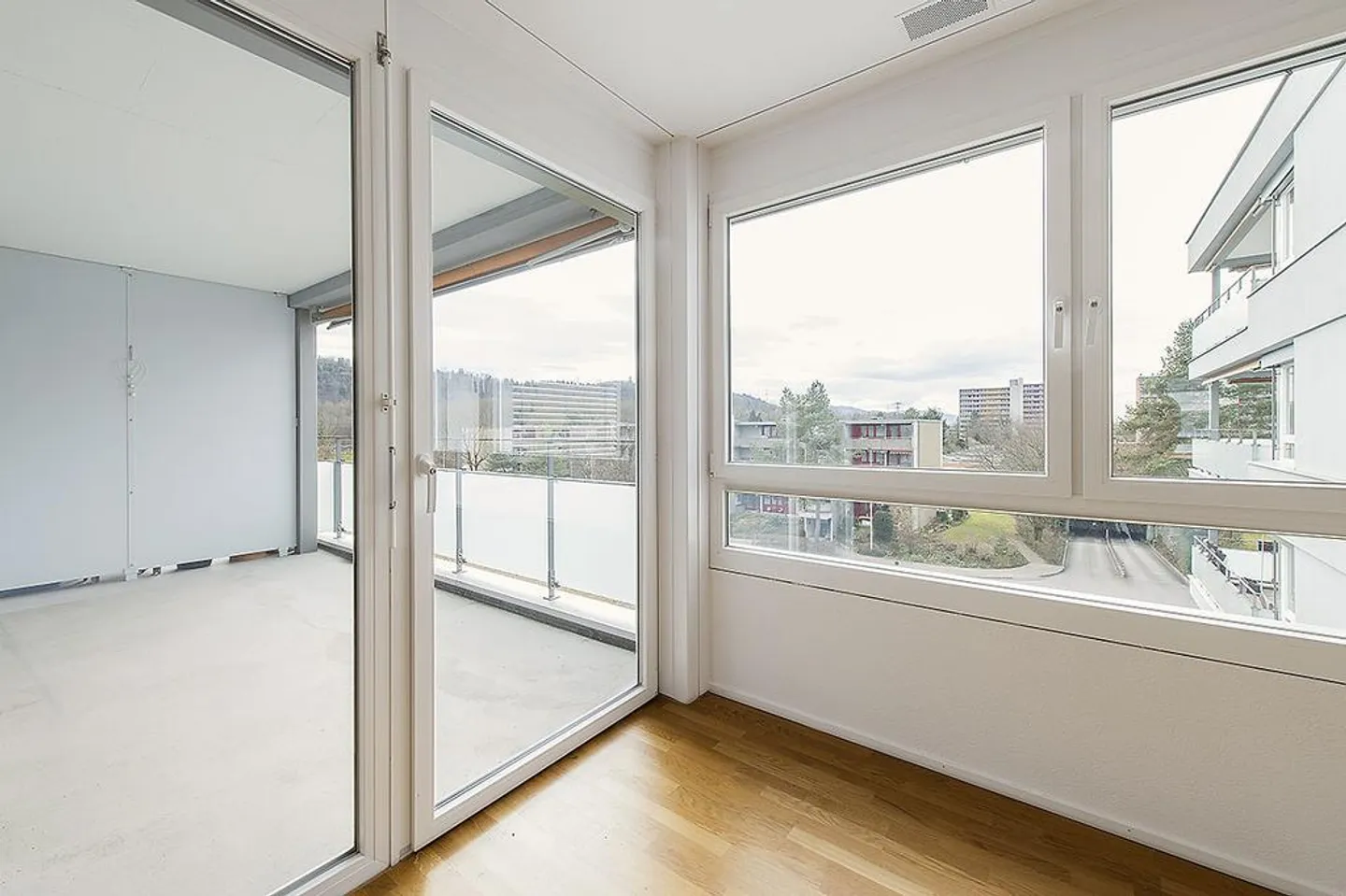Moderne 4.5 Zimmer-Wohnung mit grosser Loggia - Foto 6 von 9