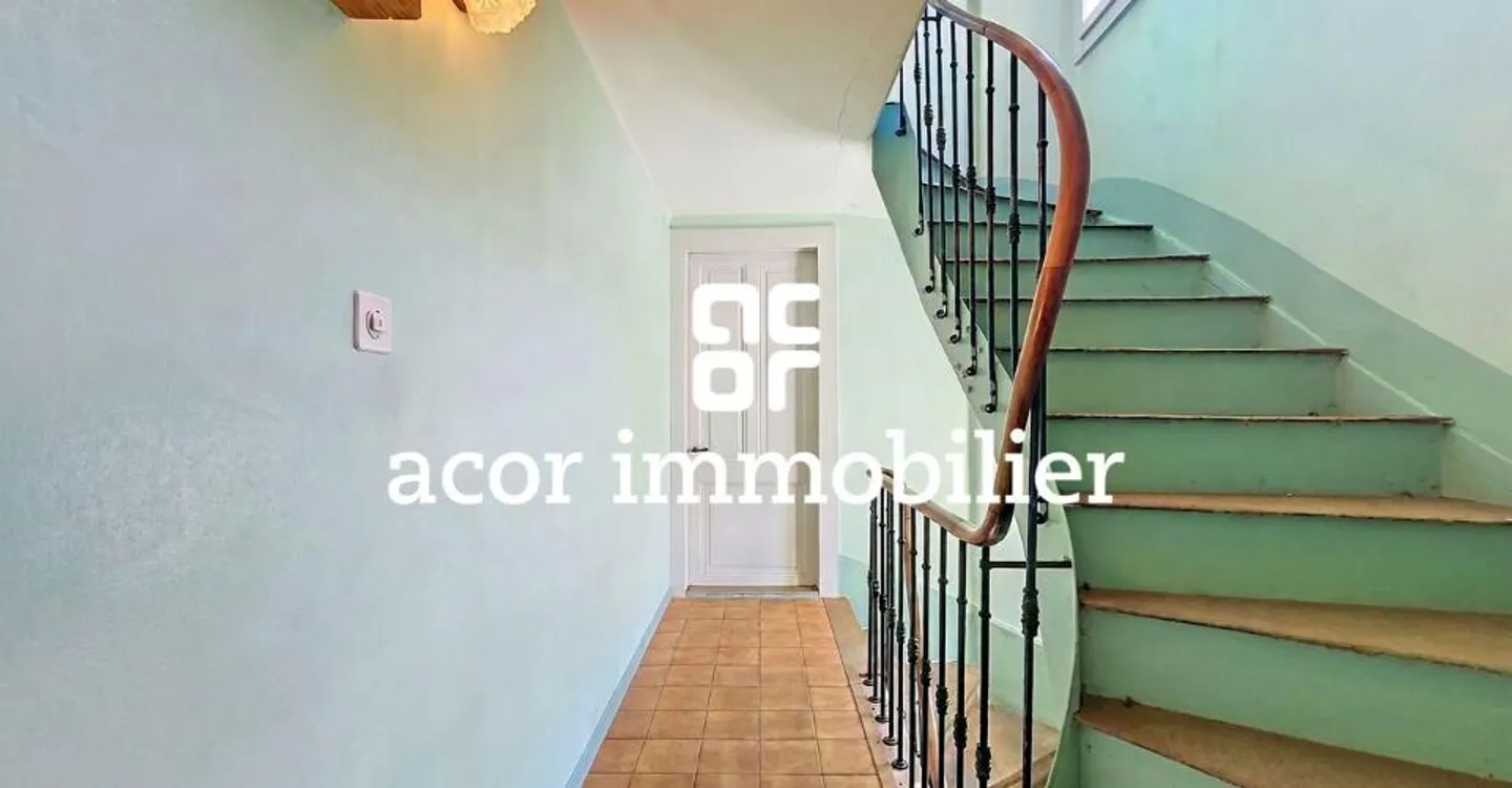 Haus zu renovieren mit großem Potenzial - Foto 2 von 11