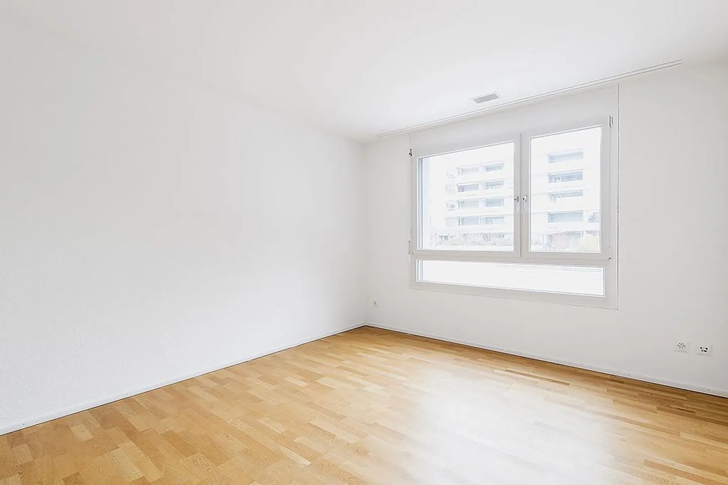 Moderne 4.5 Zimmer-Wohnung mit grosser Loggia - Foto 5 von 9